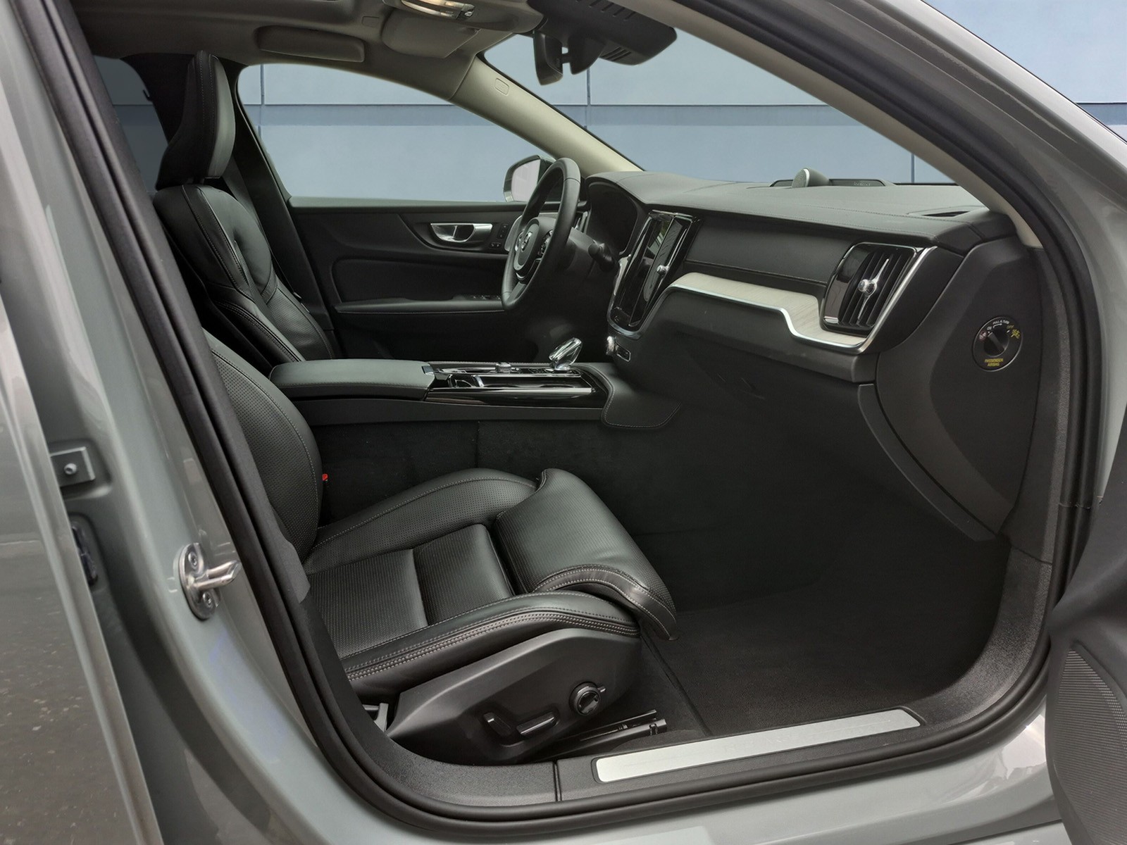 VOLVO S60 2.0 T8 TE Ultimate Dark eAWD-image-12
