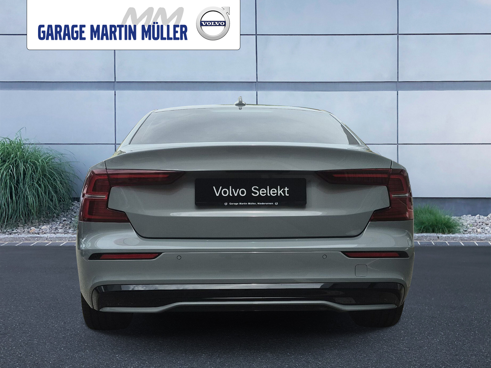 VOLVO S60 2.0 T8 TE Ultimate Dark eAWD-showroom-element-3