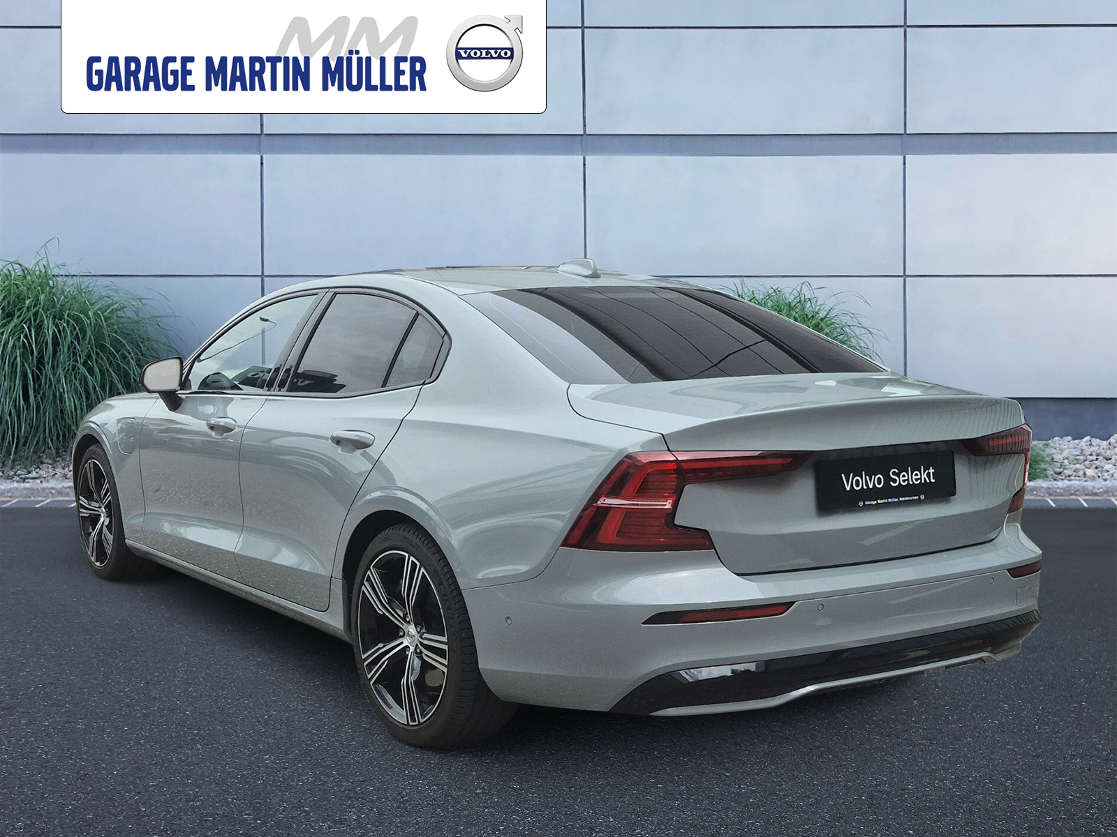 VOLVO S60 2.0 T8 TE Ultimate Dark eAWD-showroom-element-2
