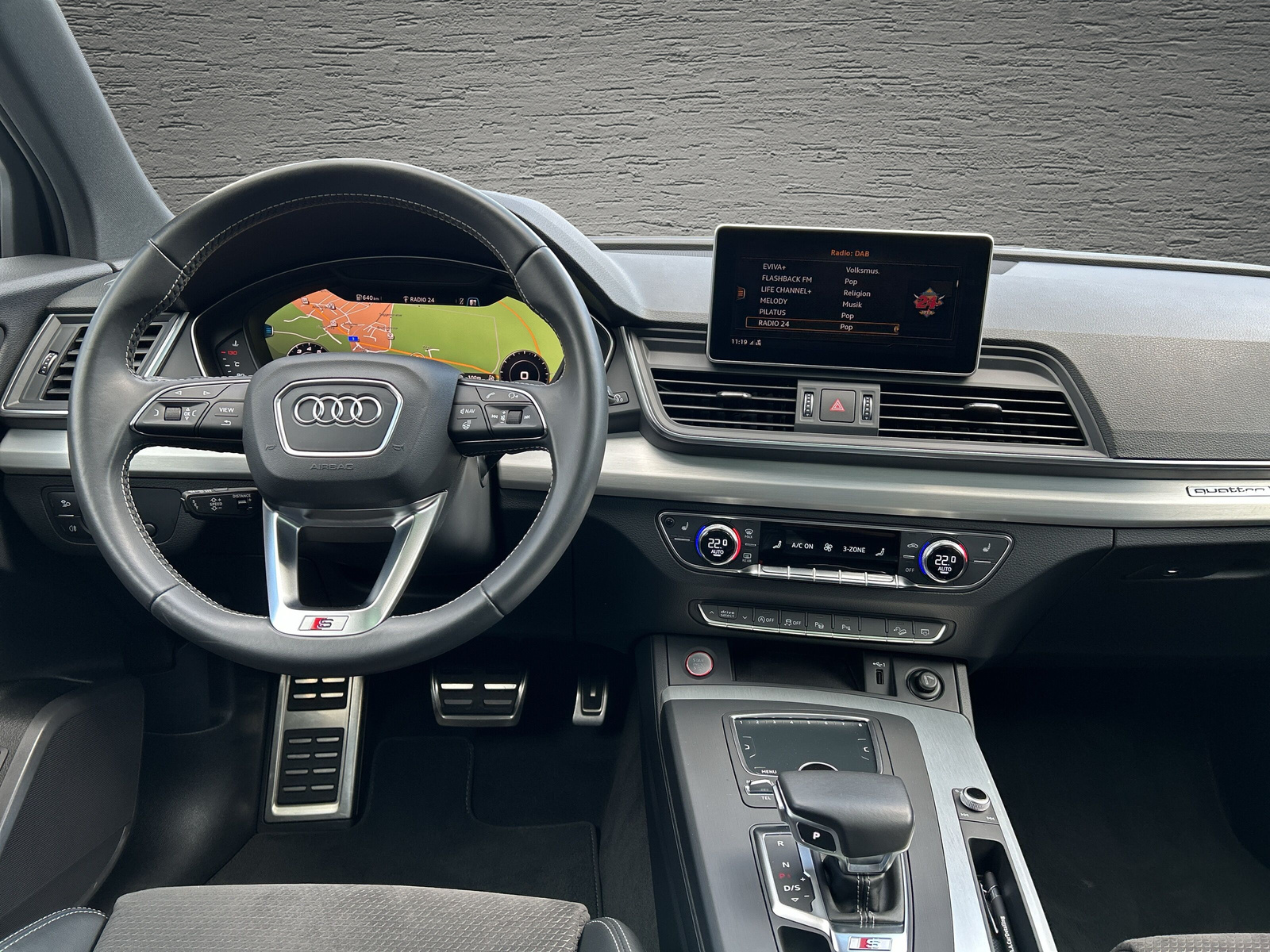 AUDI SQ5 3.0 TFSI quattro S-tronic-Schiebedach-el.Sitzverstellung-Luftfahrwerk-AHK-Virtual Cokpit-Adaptiver Tempomat-image-6