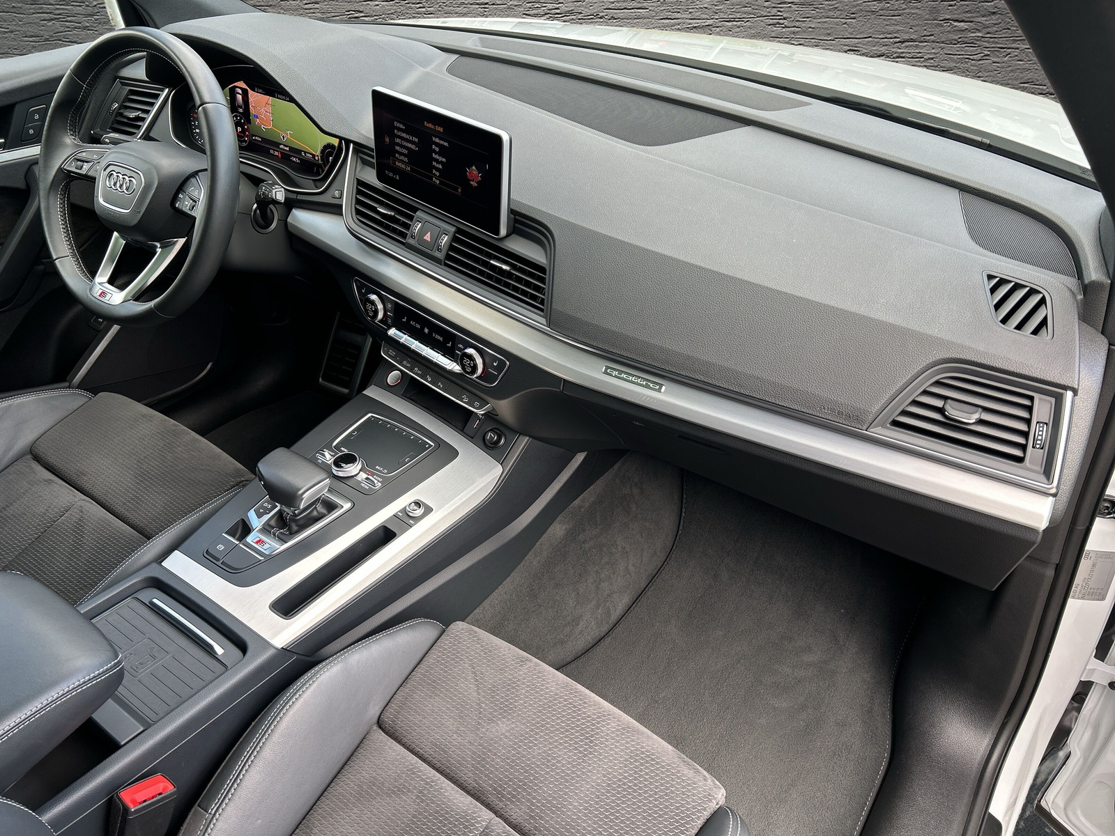 AUDI SQ5 3.0 TFSI quattro S-tronic-Schiebedach-el.Sitzverstellung-Luftfahrwerk-AHK-Virtual Cokpit-Adaptiver Tempomat-image-7