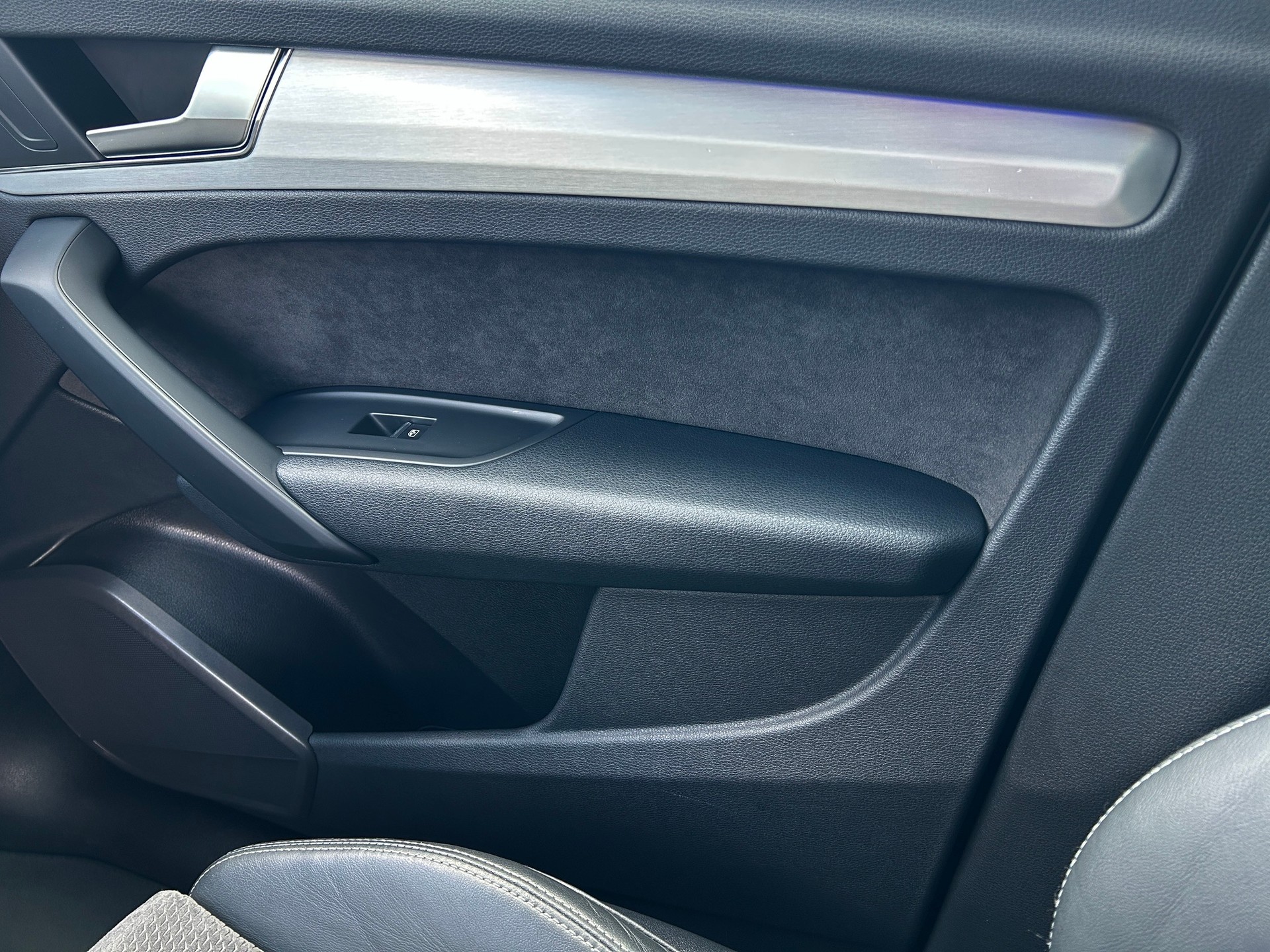 AUDI SQ5 3.0 TFSI quattro S-tronic-Schiebedach-el.Sitzverstellung-Luftfahrwerk-AHK-Virtual Cokpit-Adaptiver Tempomat-image-11