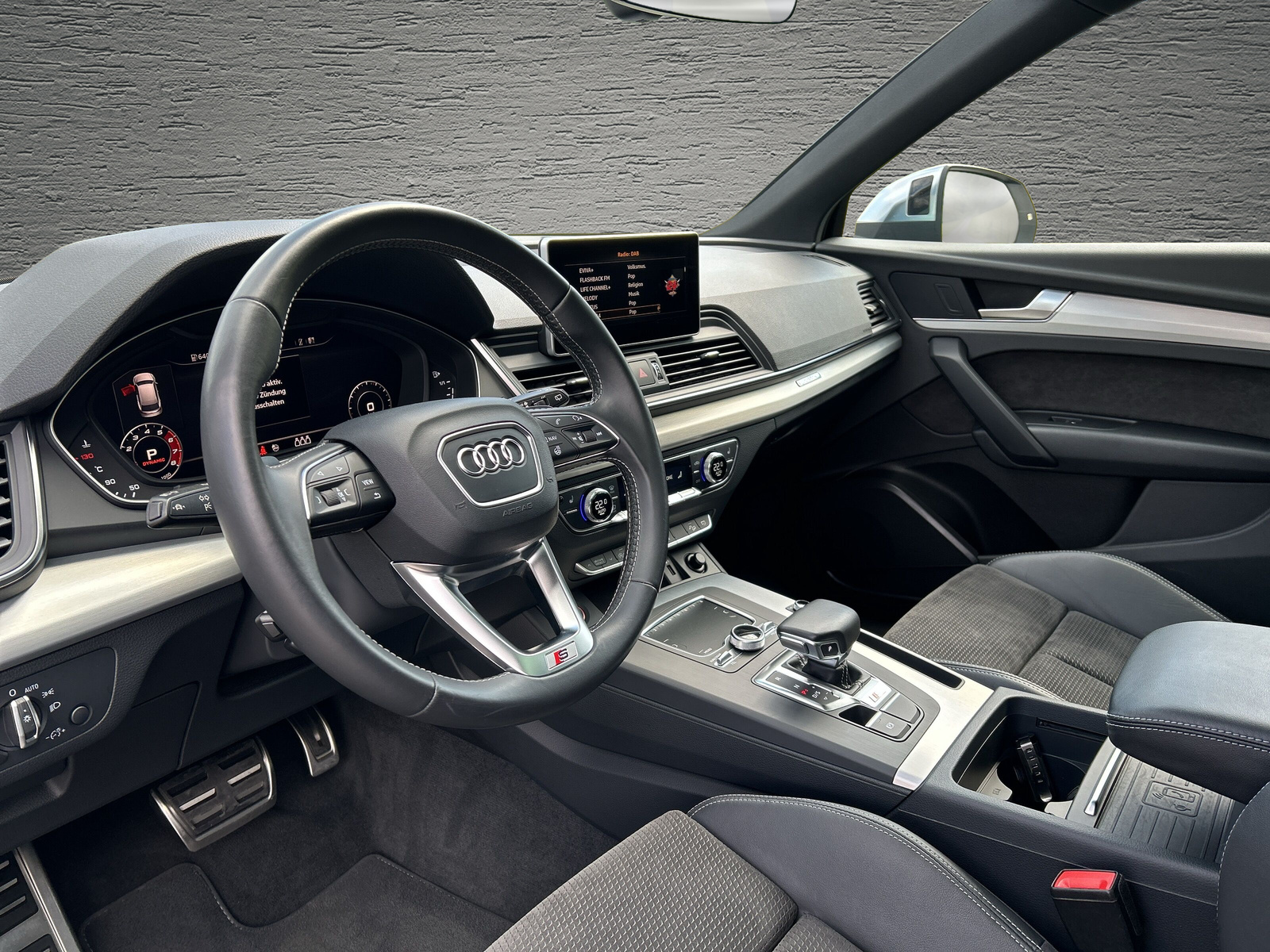 AUDI SQ5 3.0 TFSI quattro S-tronic-Schiebedach-el.Sitzverstellung-Luftfahrwerk-AHK-Virtual Cokpit-Adaptiver Tempomat-image-5