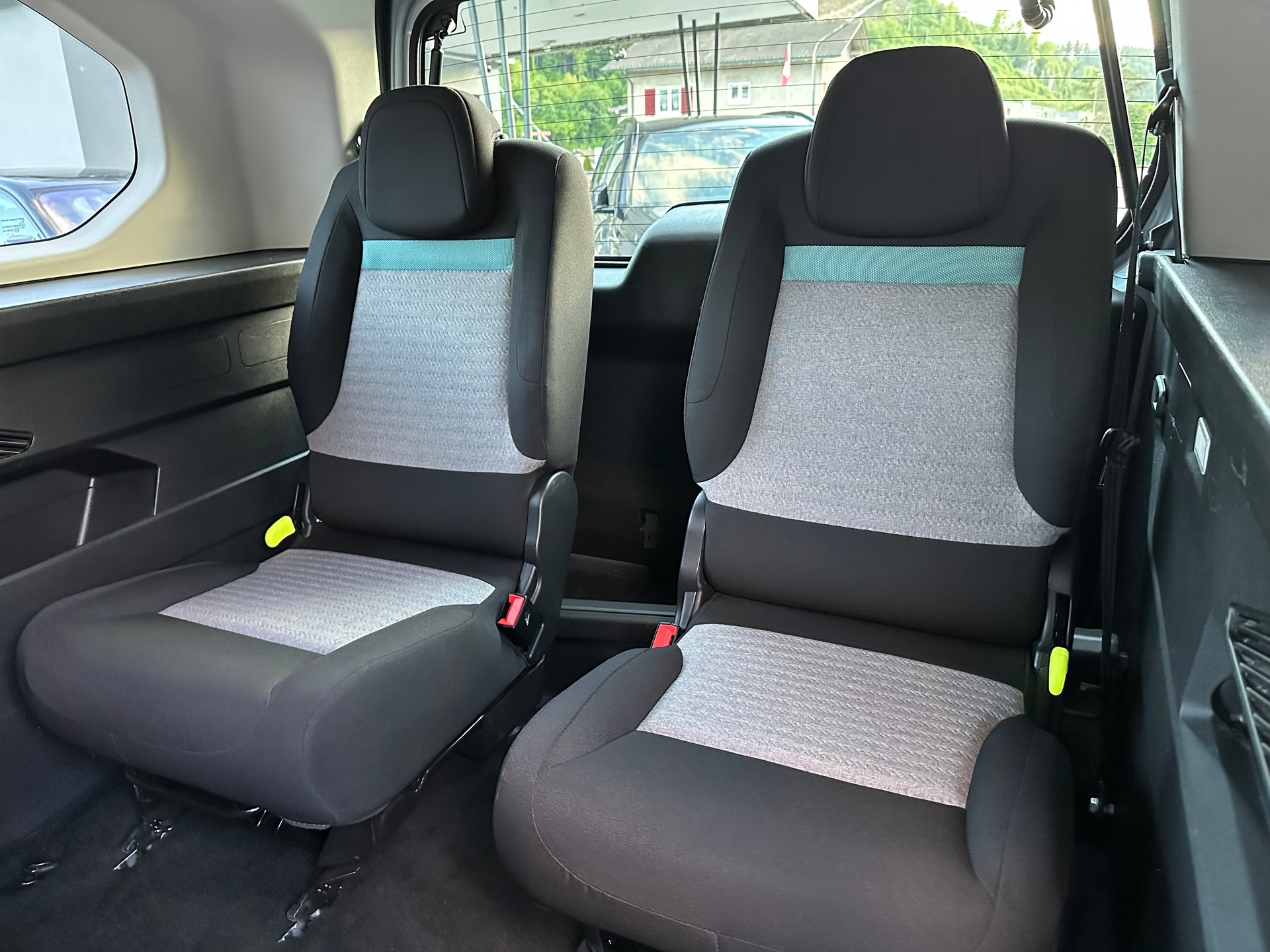 CITROEN Berlingo XL 1.5 BlueHDi 7 Plätze Feel EAT8-image-17