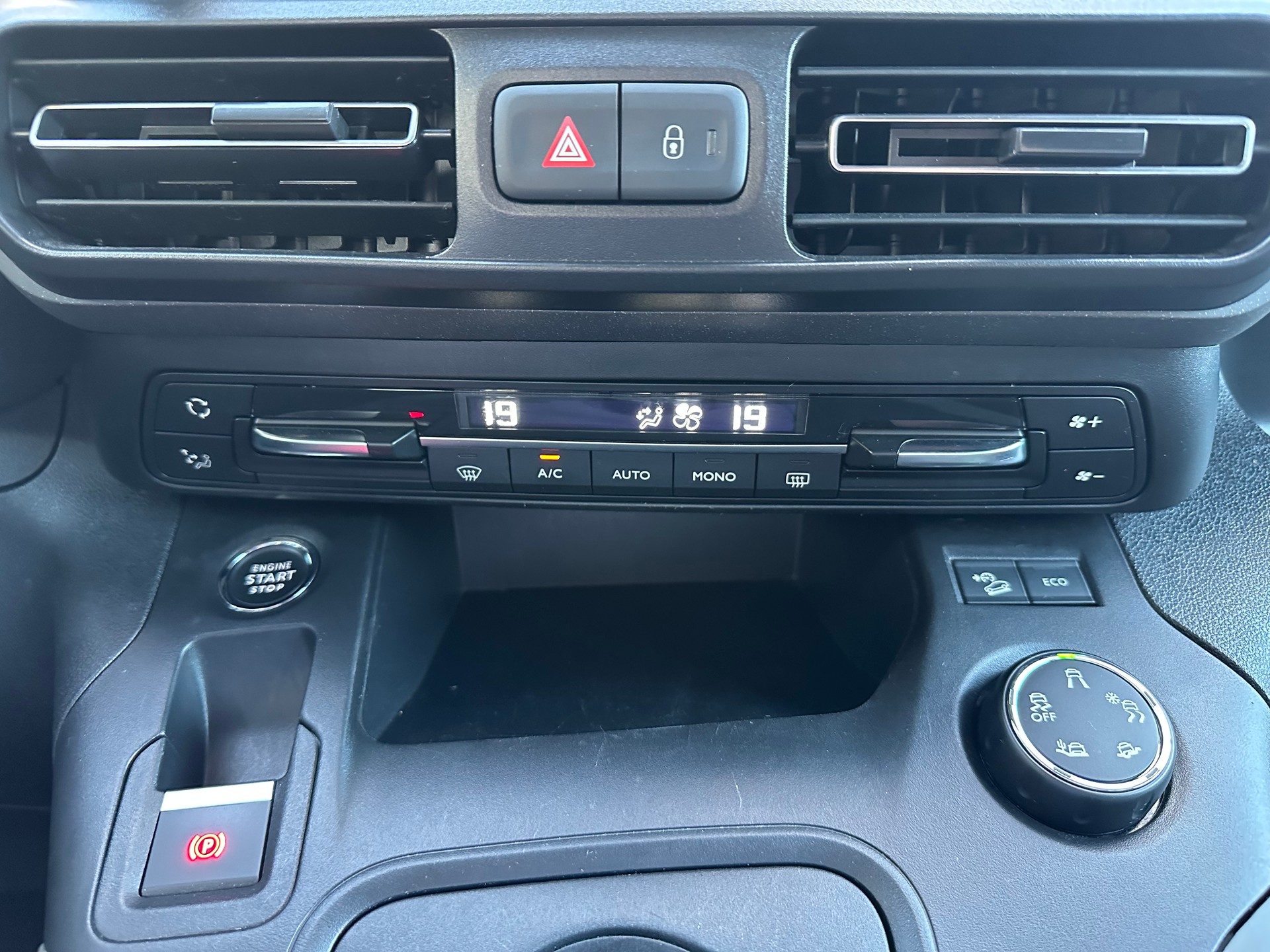 CITROEN Berlingo XL 1.5 BlueHDi 7 Plätze Feel EAT8-image-21
