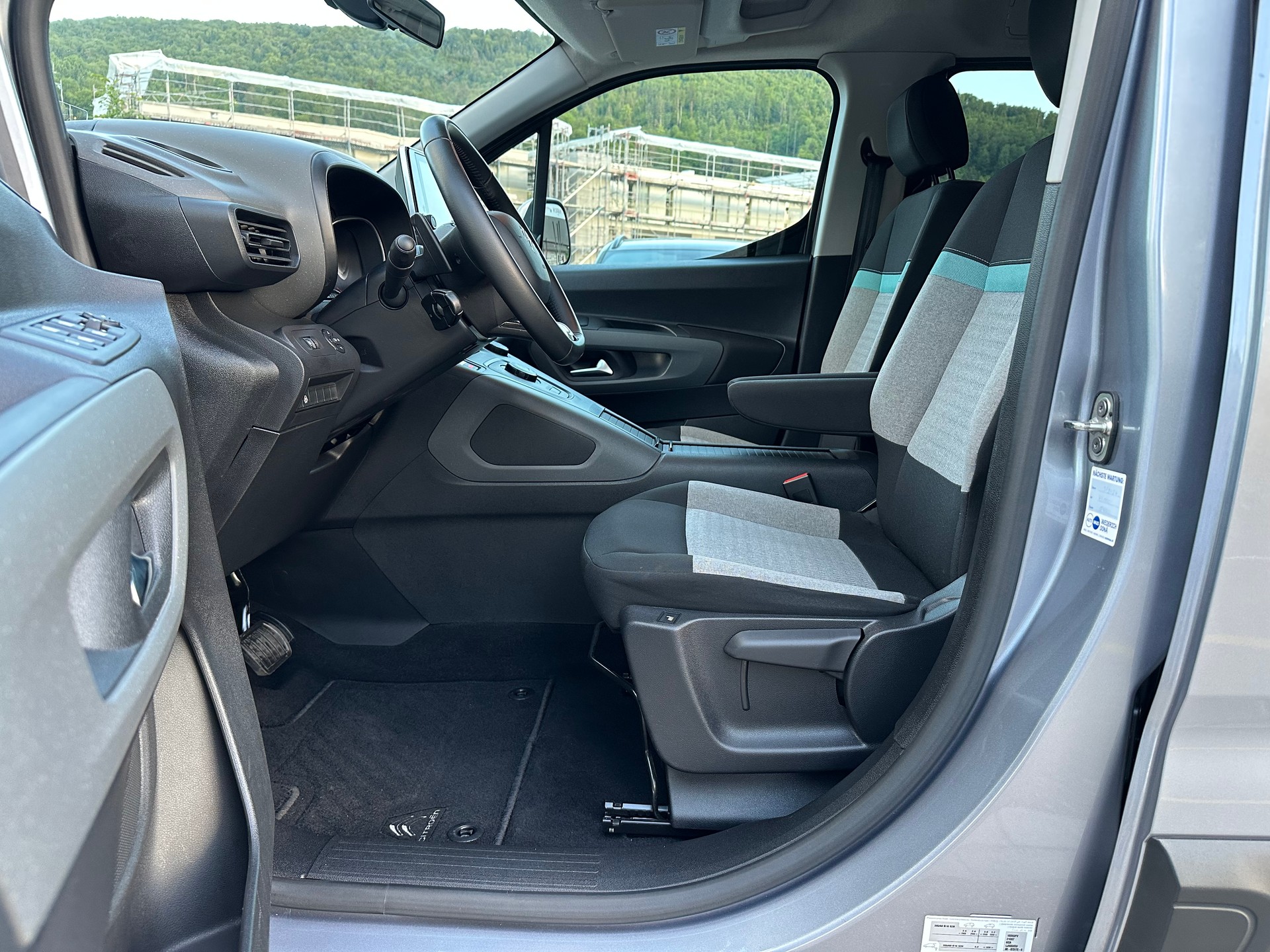 CITROEN Berlingo XL 1.5 BlueHDi 7 Plätze Feel EAT8-image-9