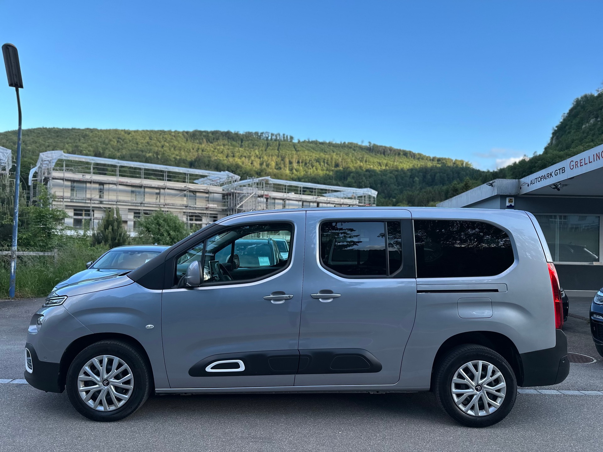 CITROEN Berlingo XL 1.5 BlueHDi 7 Plätze Feel EAT8-showroom-element-3