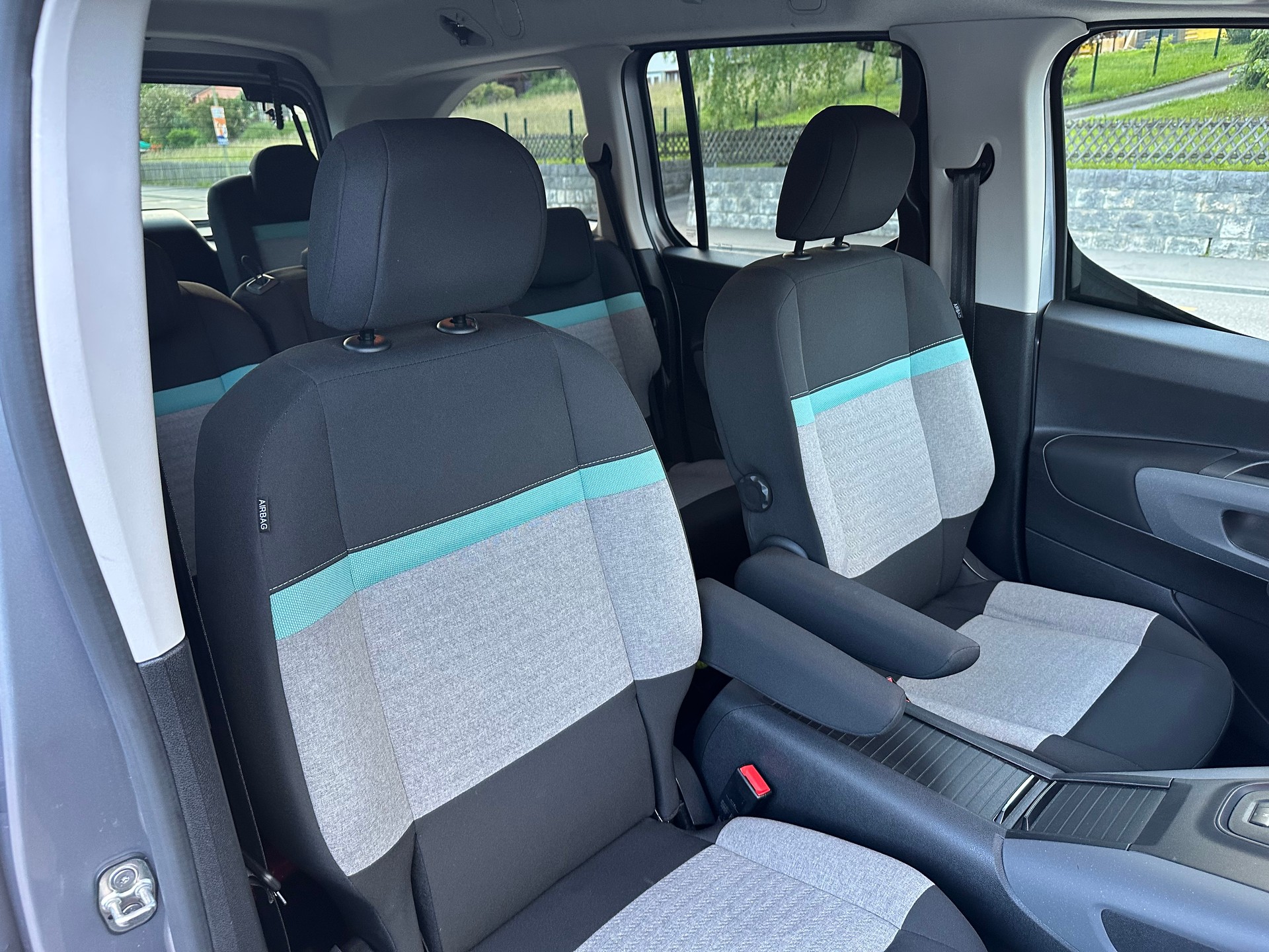 CITROEN Berlingo XL 1.5 BlueHDi 7 Plätze Feel EAT8-image-15