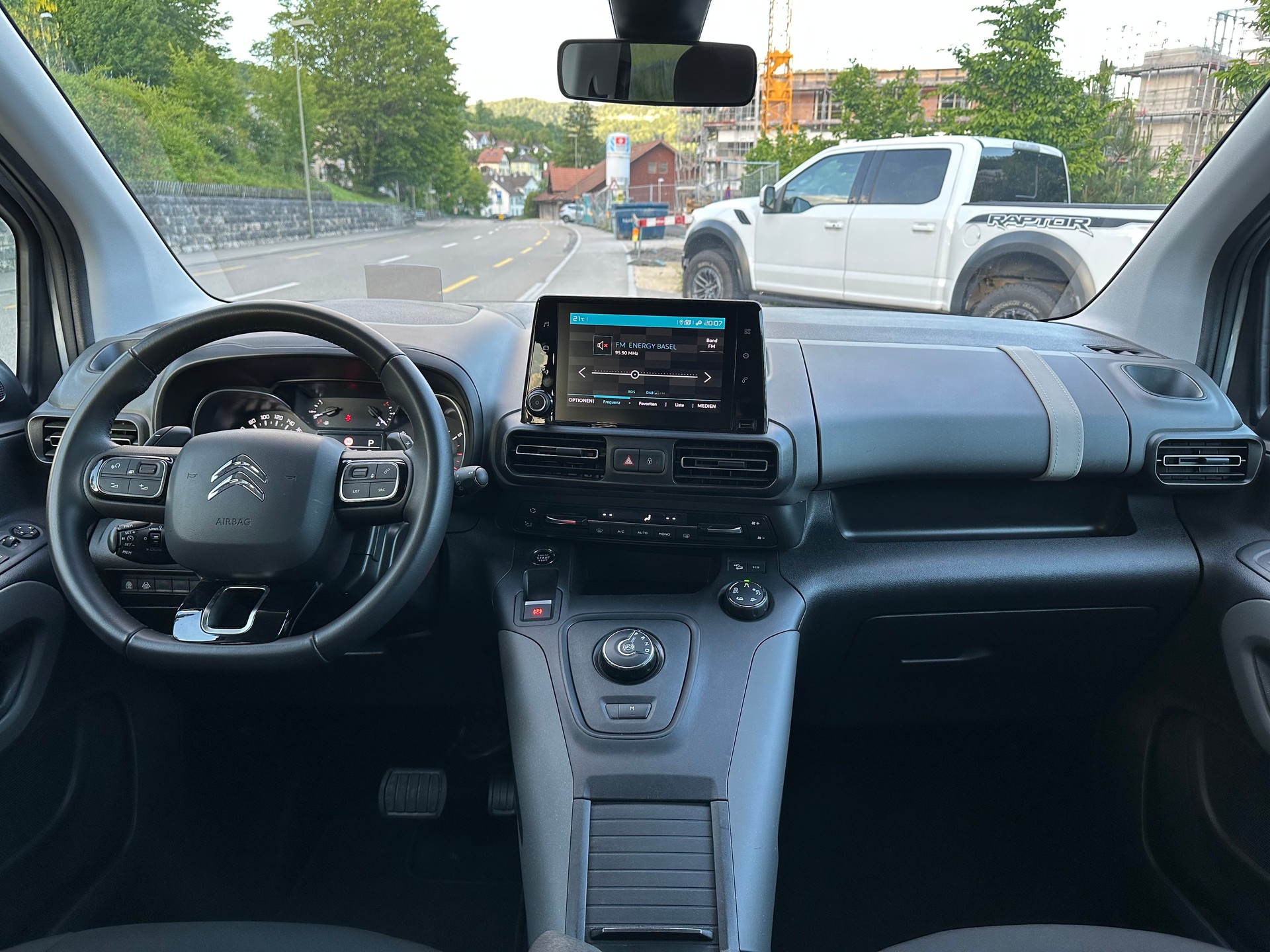 CITROEN Berlingo XL 1.5 BlueHDi 7 Plätze Feel EAT8-image-13