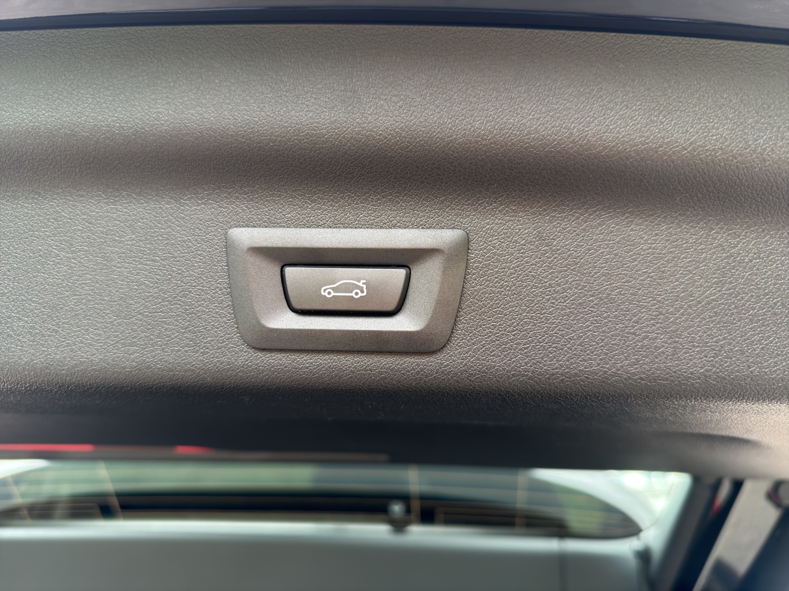 BMW X1 sDrive 18i-image-15