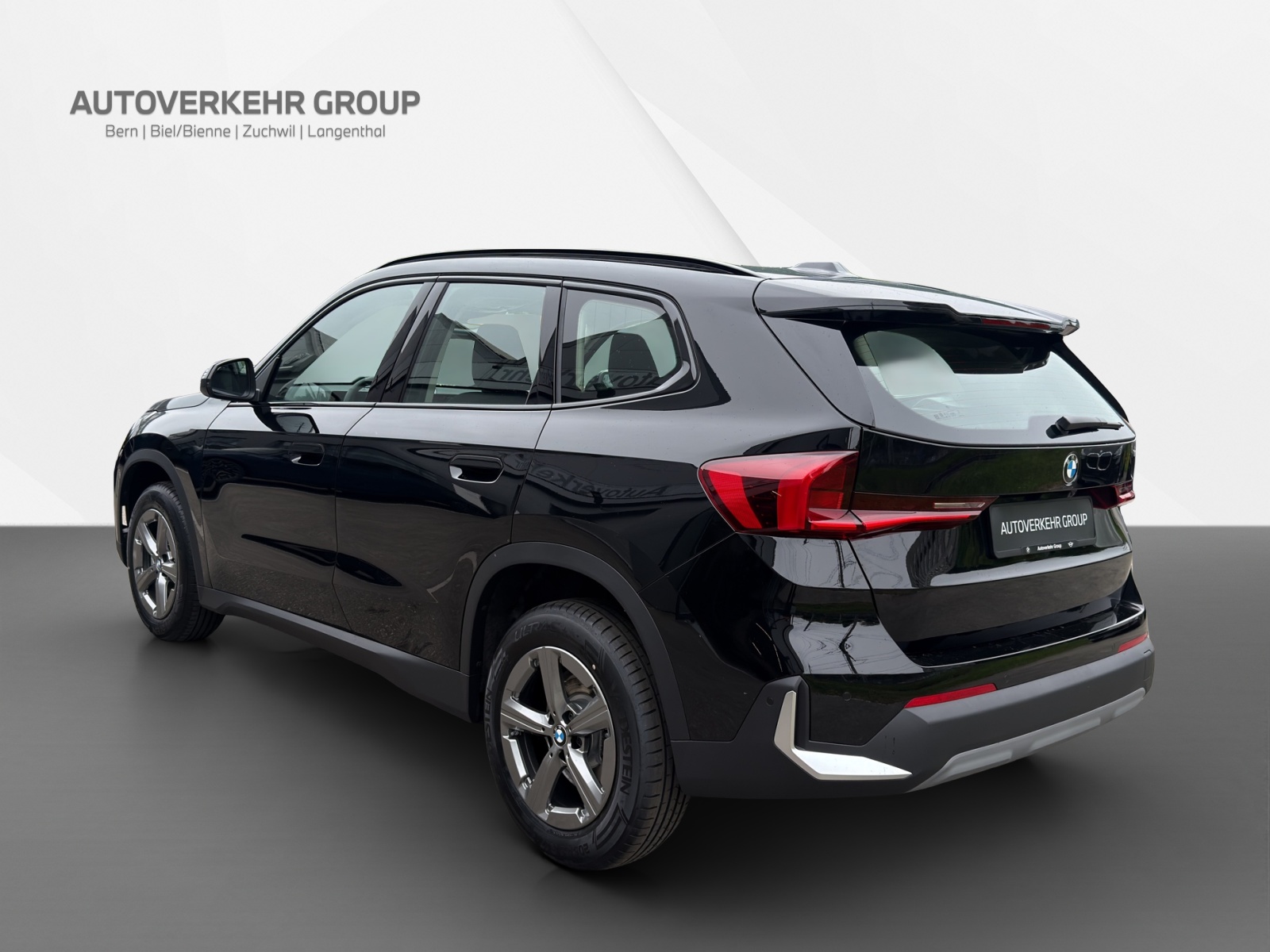 BMW X1 sDrive 18i-showroom-element-3