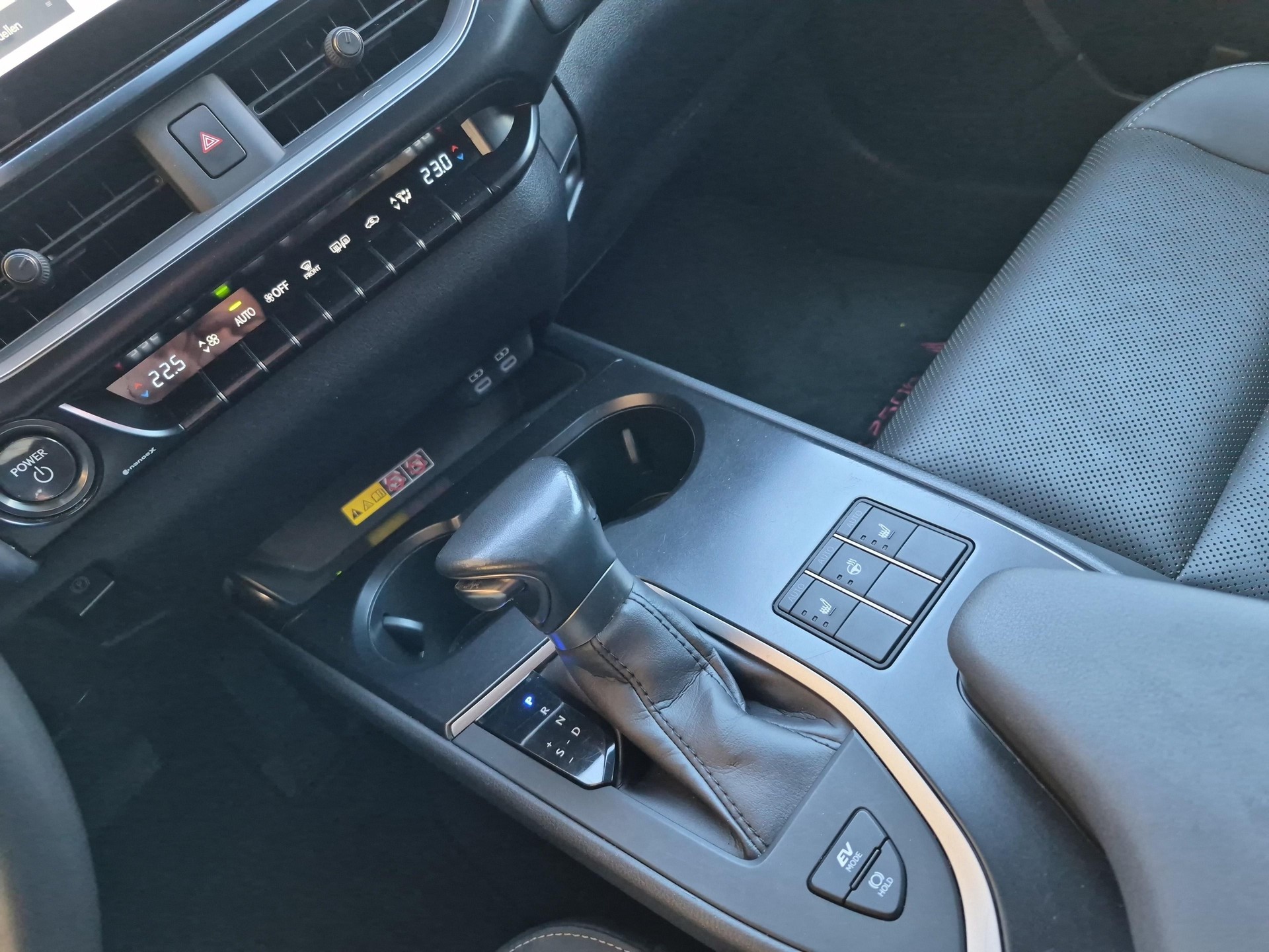 LEXUS UX 250h Comfort-image-15