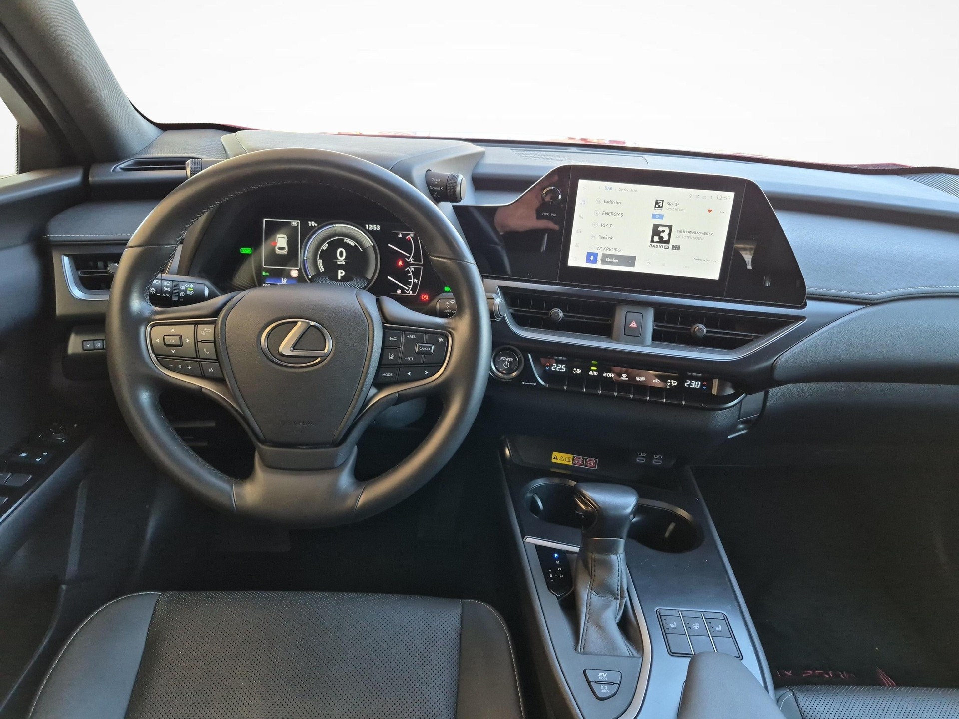 LEXUS UX 250h Comfort / Jetzt mit attraktivem 0.9% Leasing!-image-8