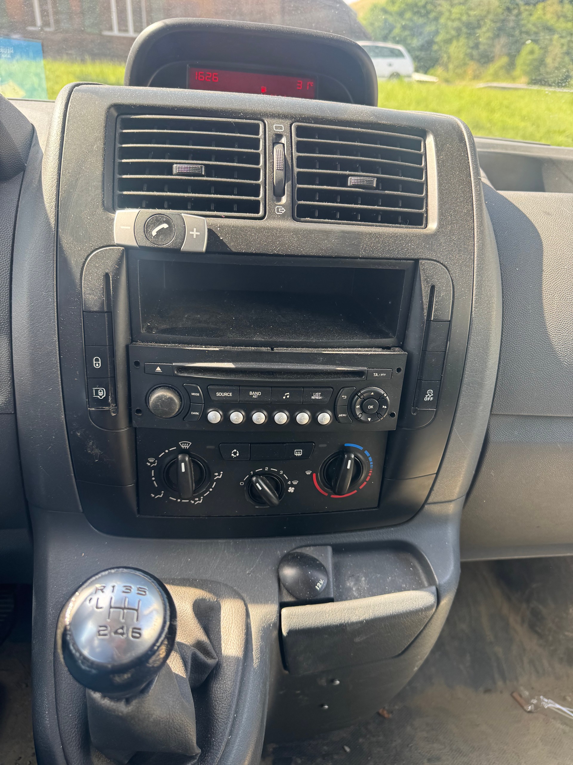 TOYOTA PROACE-image-8