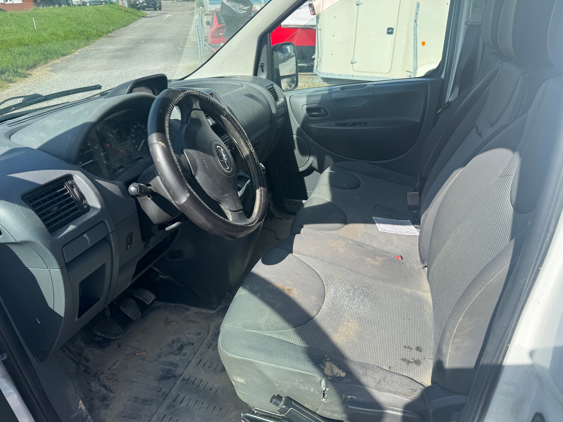 TOYOTA PROACE-image-7