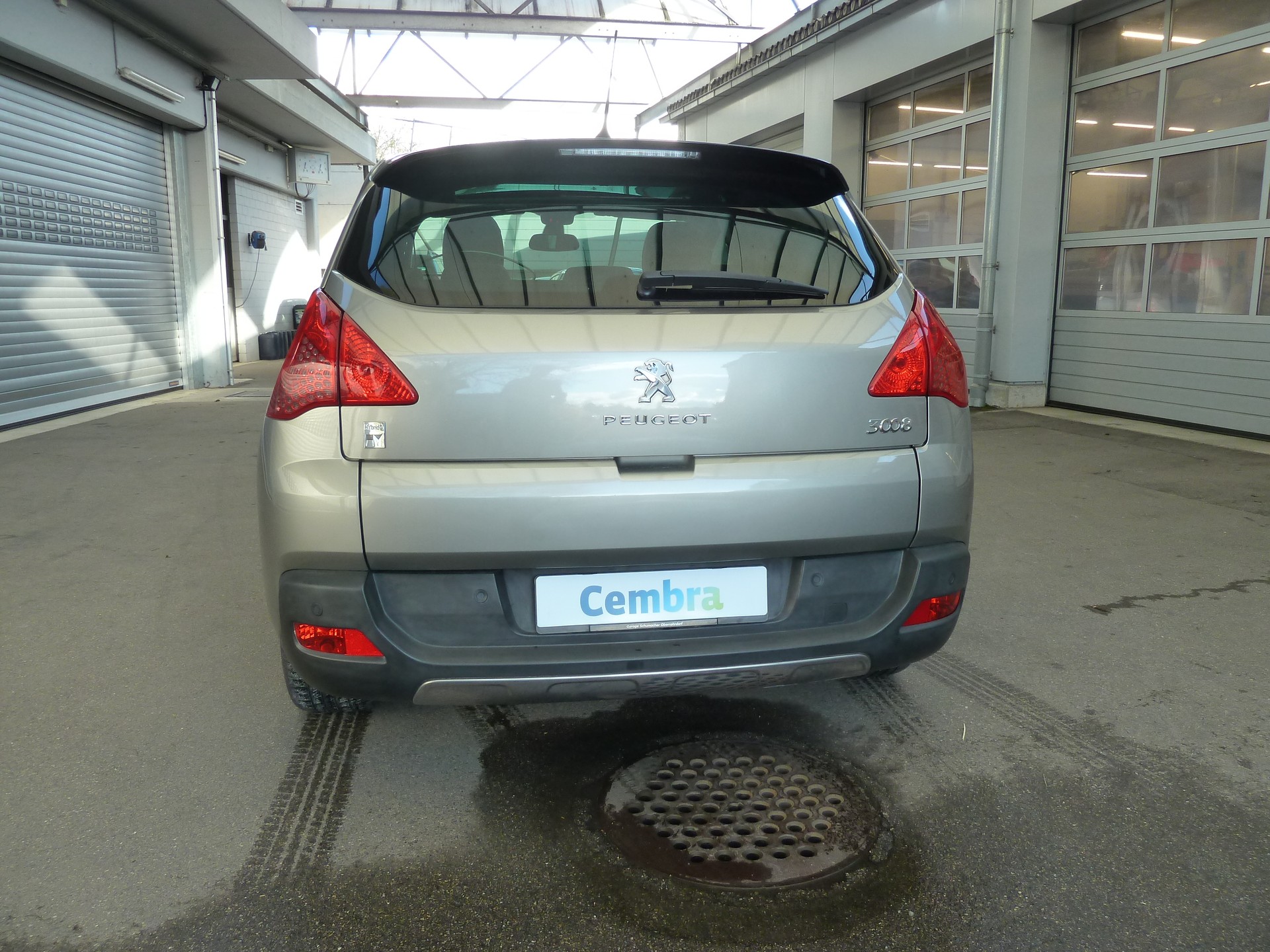 PEUGEOT 3008 HYbrid4 2.0 HDI EGS6-image-4