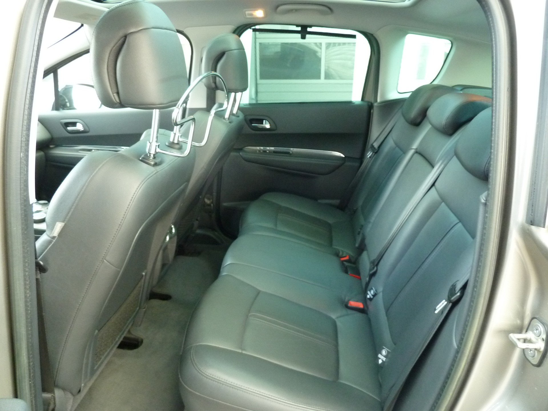 PEUGEOT 3008 HYbrid4 2.0 HDI EGS6-image-11