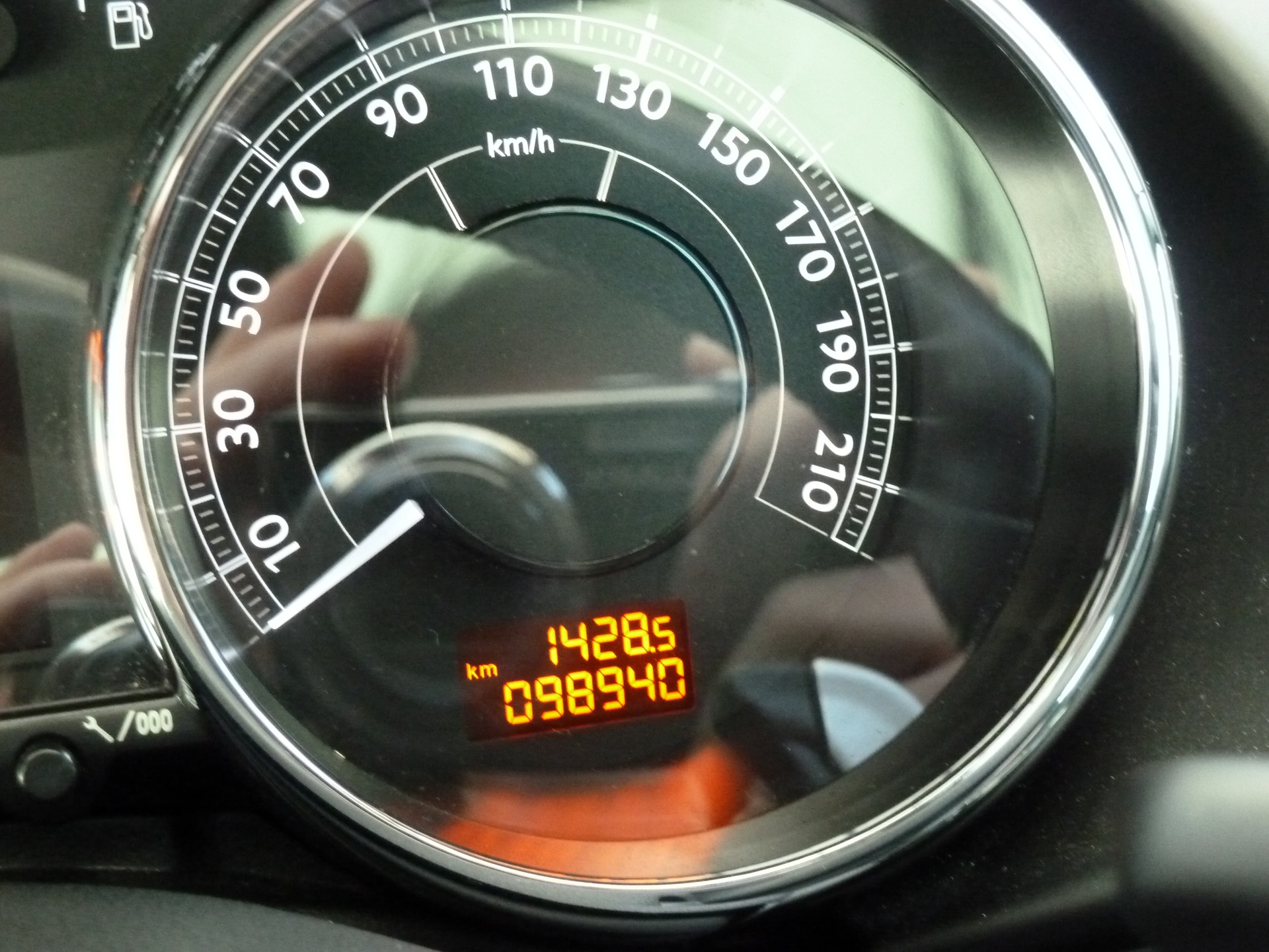 PEUGEOT 3008 HYbrid4 2.0 HDI EGS6-image-12