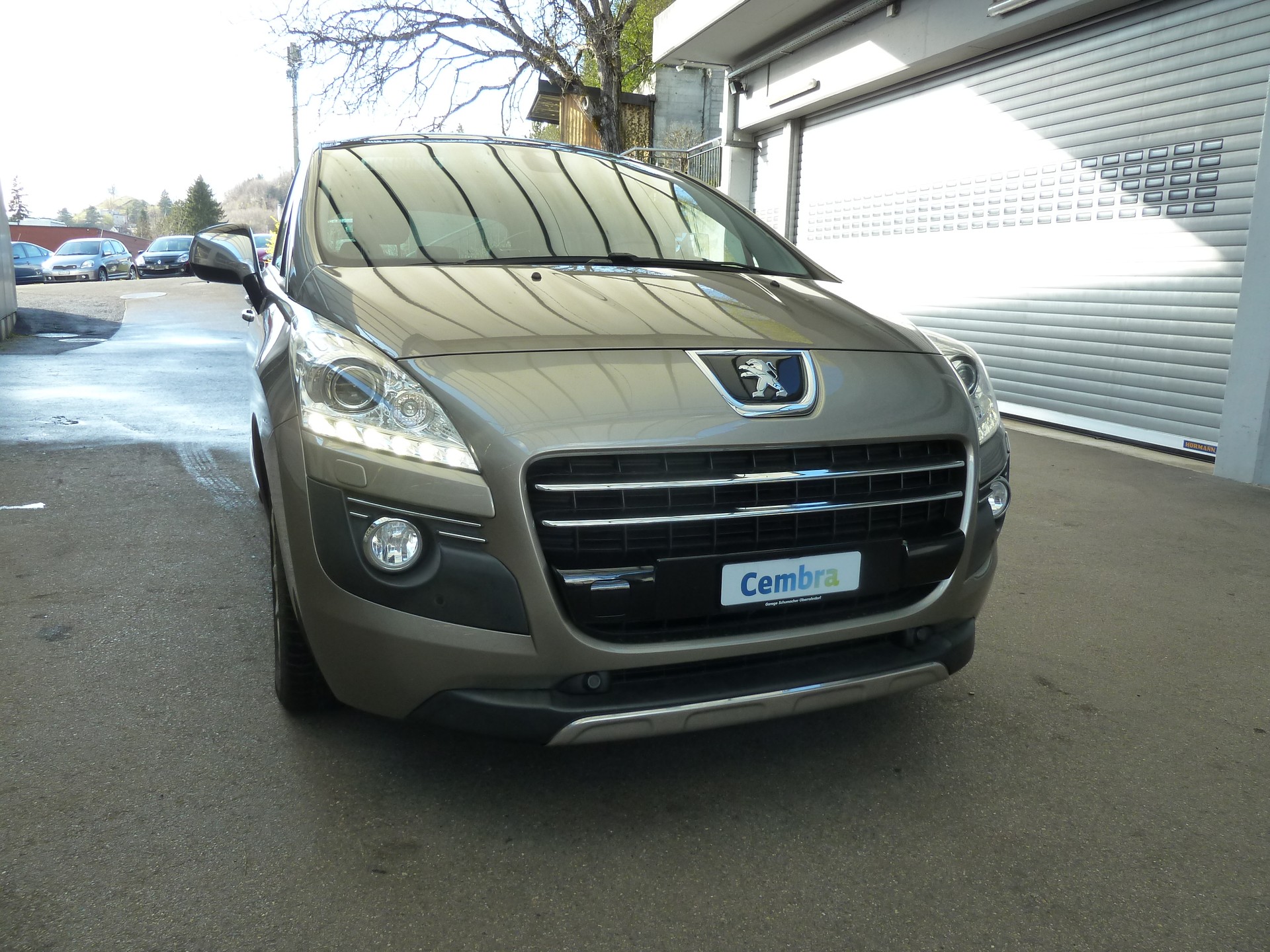 PEUGEOT 3008 HYbrid4 2.0 HDI EGS6-image-8