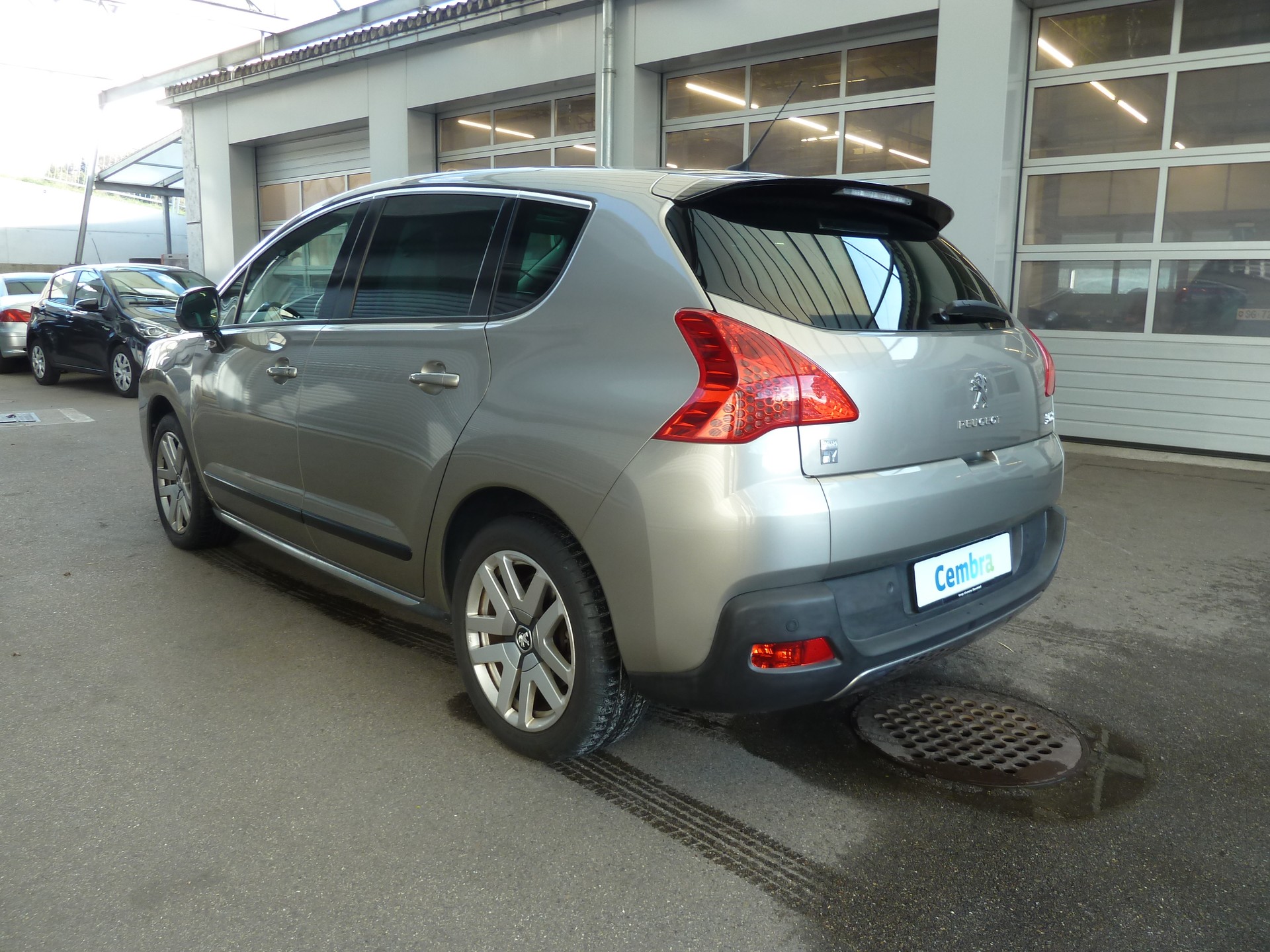 PEUGEOT 3008 HYbrid4 2.0 HDI EGS6-showroom-element-3