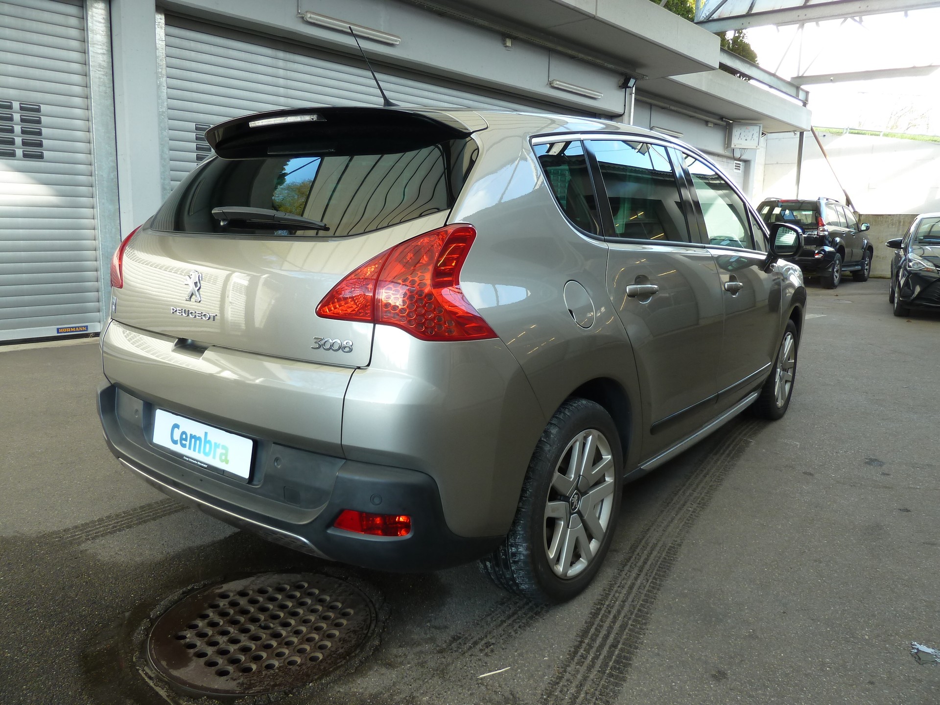 PEUGEOT 3008 HYbrid4 2.0 HDI EGS6-image-5
