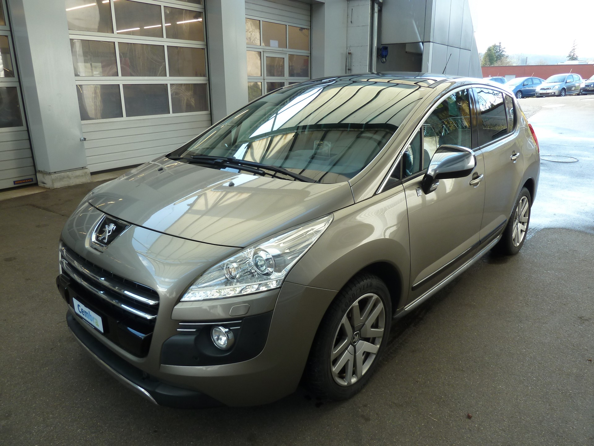 PEUGEOT 3008 HYbrid4 2.0 HDI EGS6-image-9