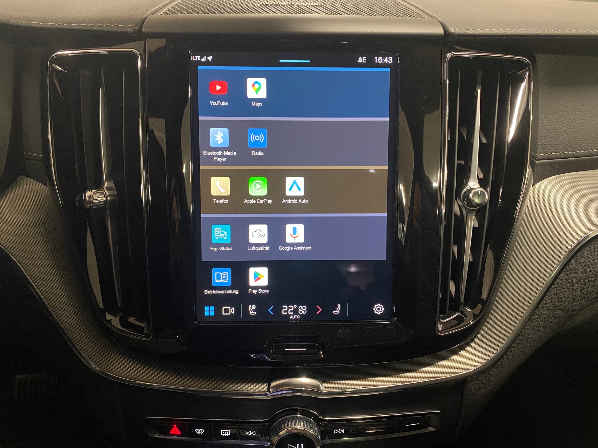 VOLVO XC60 T8 Xcentric Black Edition eAWD PluginHybrid Geartronic-image-9