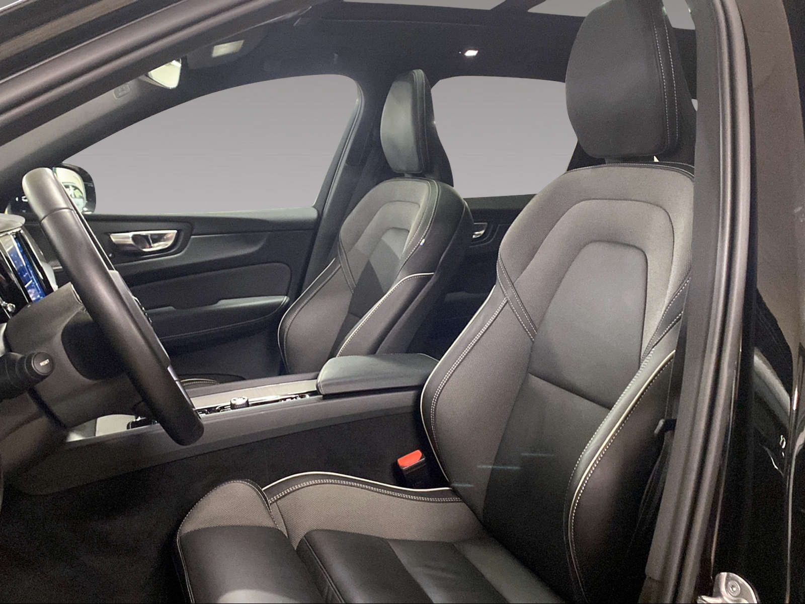 VOLVO XC60 T8 Xcentric Black Edition eAWD PluginHybrid Geartronic-image-6