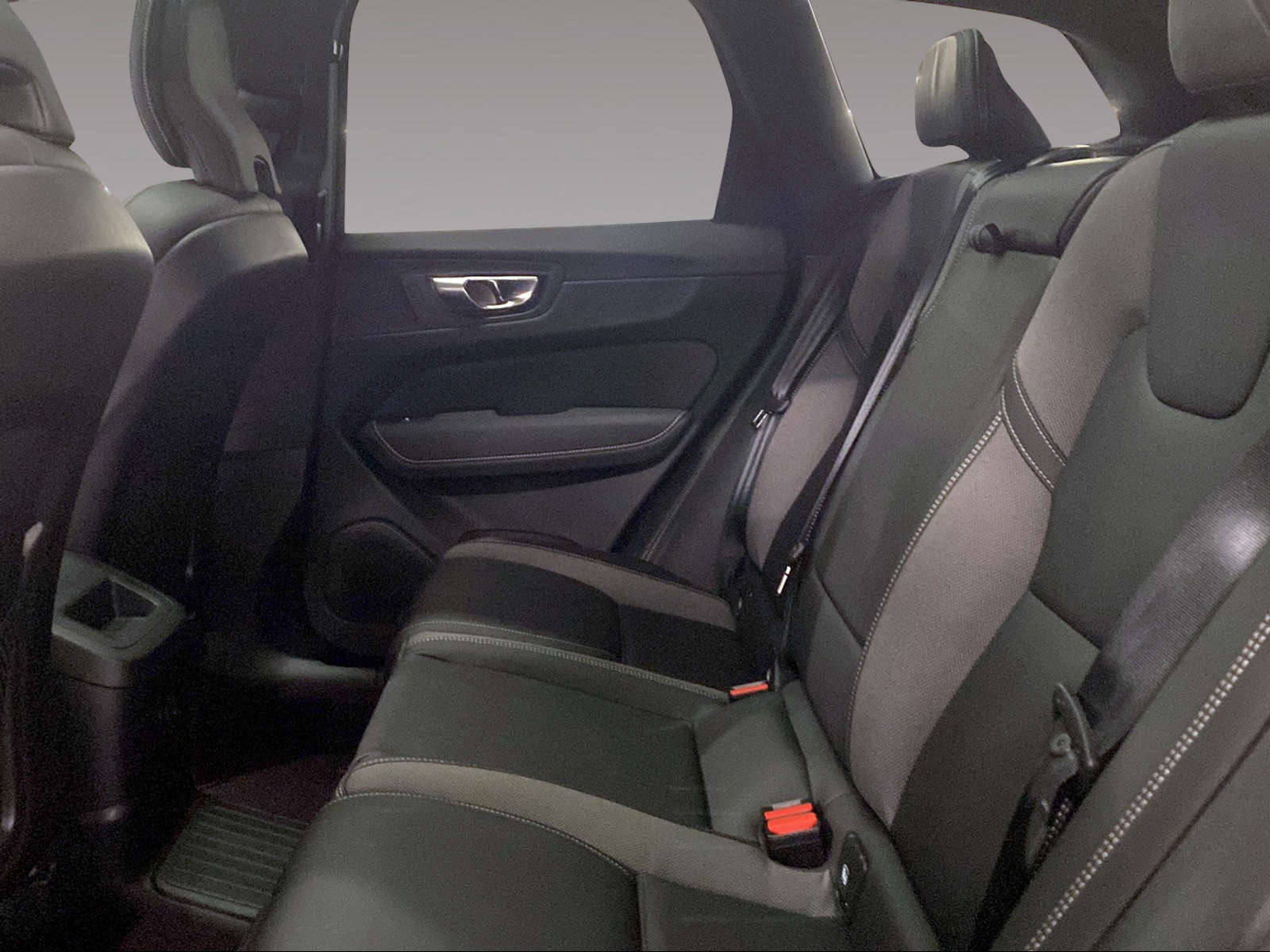 VOLVO XC60 T8 Xcentric Black Edition eAWD PluginHybrid Geartronic-image-12