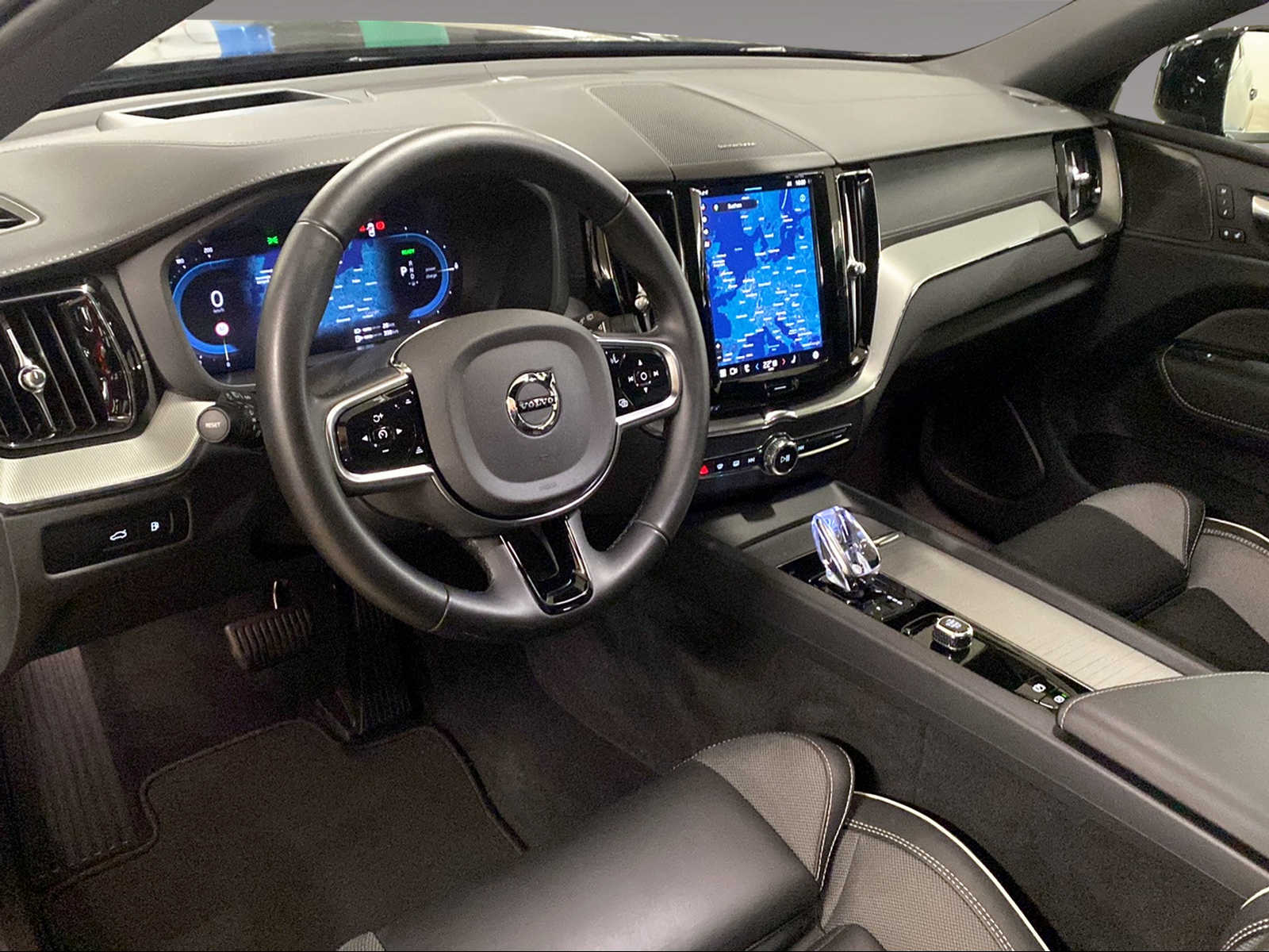 VOLVO XC60 T8 Xcentric Black Edition eAWD PluginHybrid Geartronic-image-7
