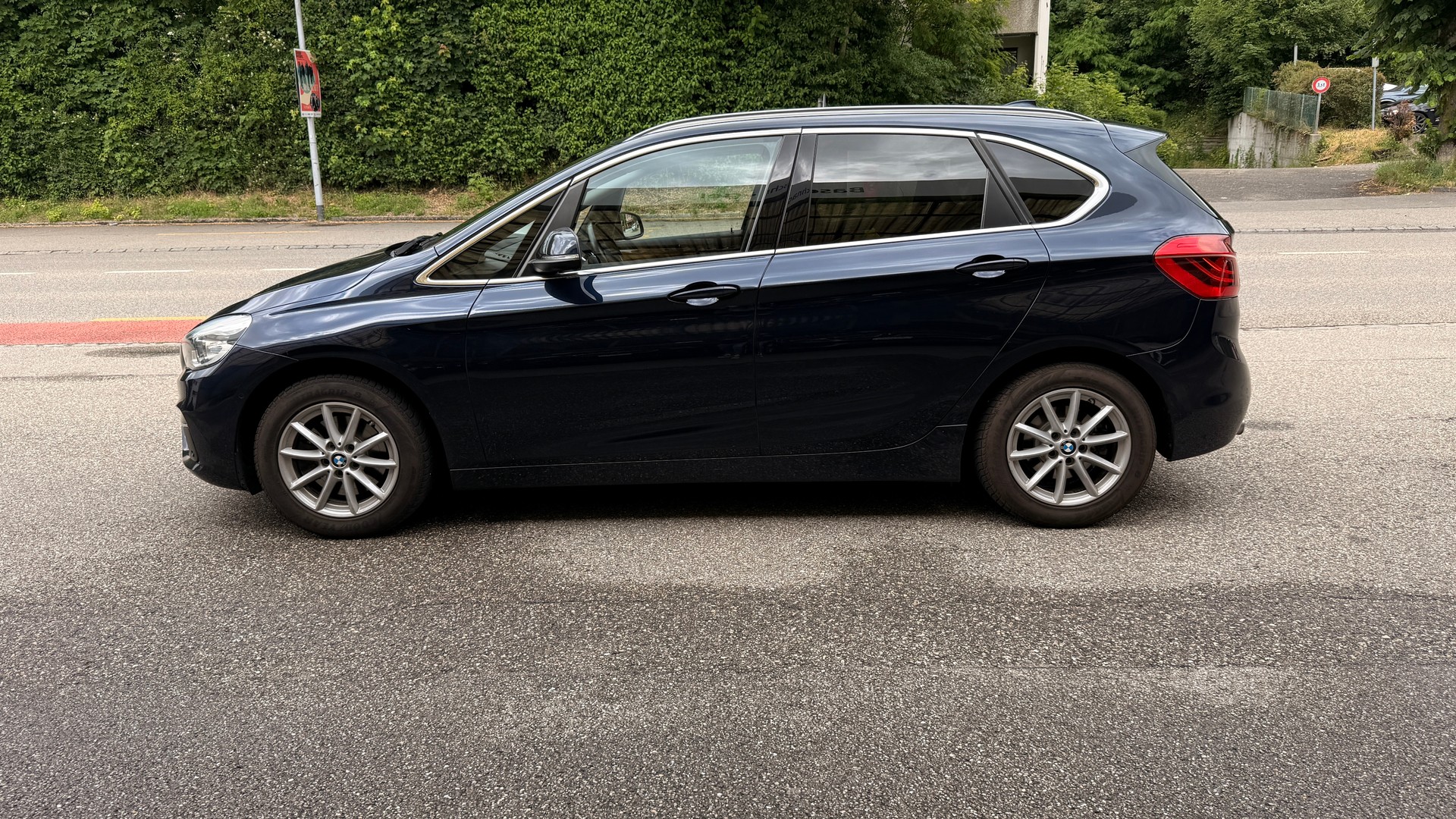 BMW 218i Active Tourer Steptronic-image-7