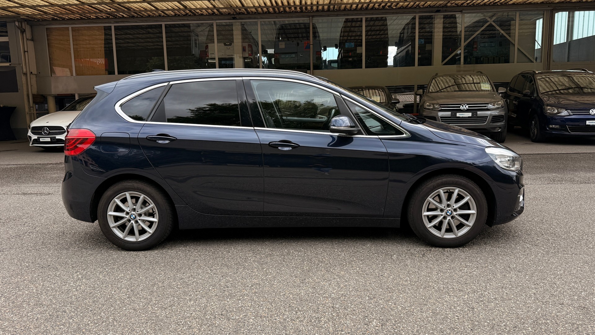 BMW 218i Active Tourer Steptronic-showroom-element-3