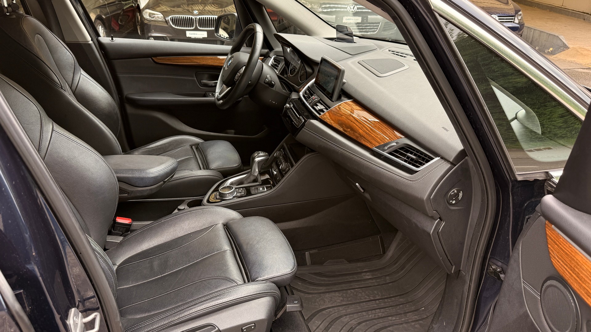 BMW 218i Active Tourer Steptronic-image-15