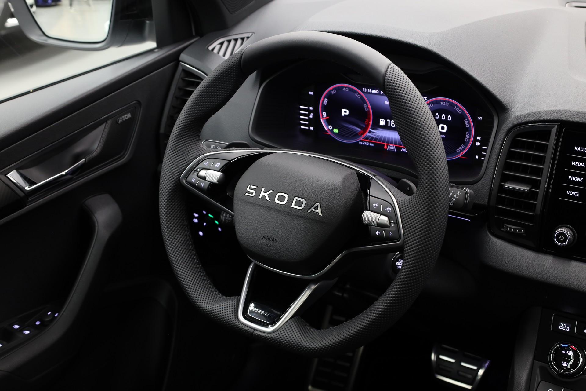 SKODA Karoq 2.0 TSI SportLine 4x4 DSG-image-13