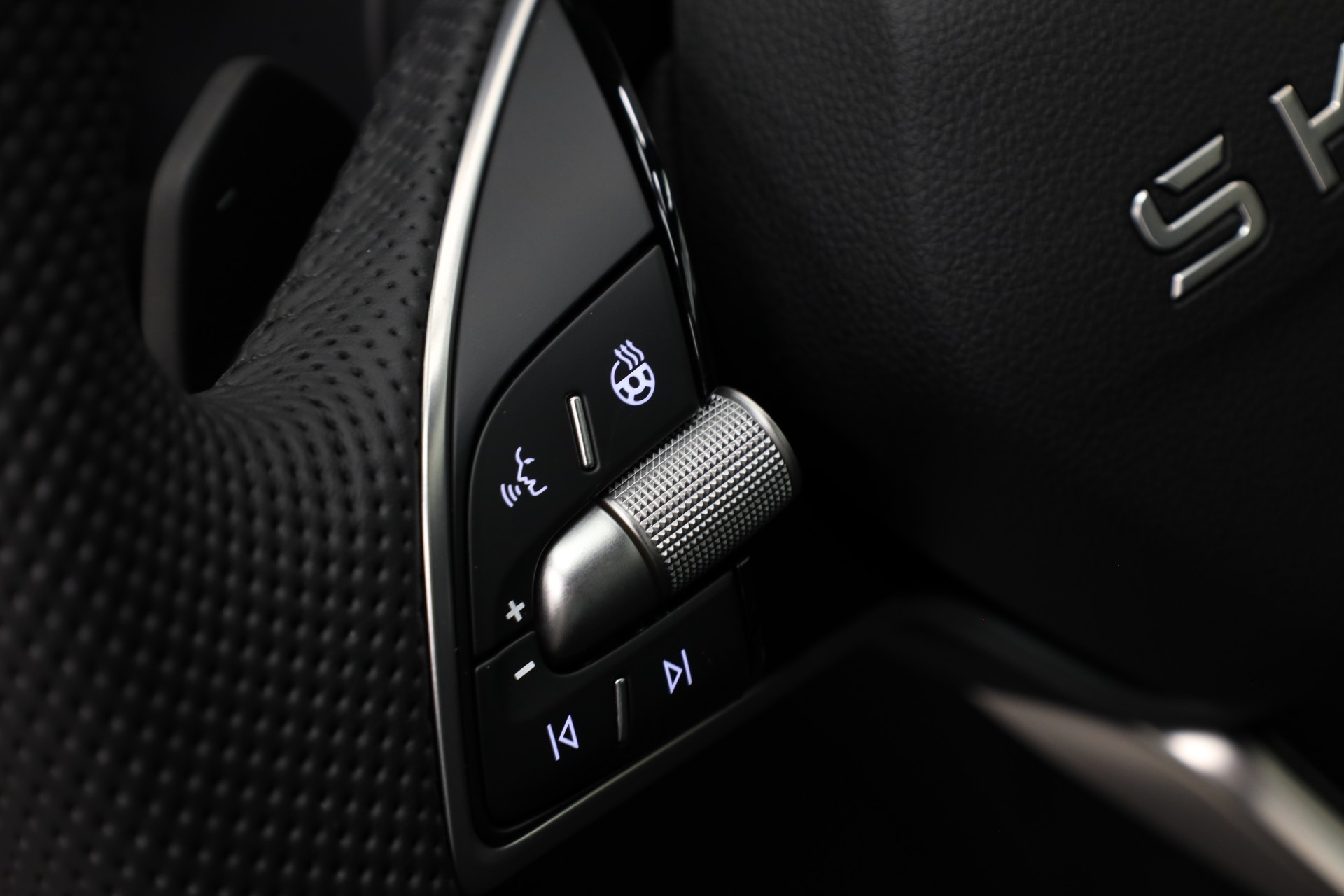 SKODA Karoq 2.0 TSI SportLine 4x4 DSG-image-16