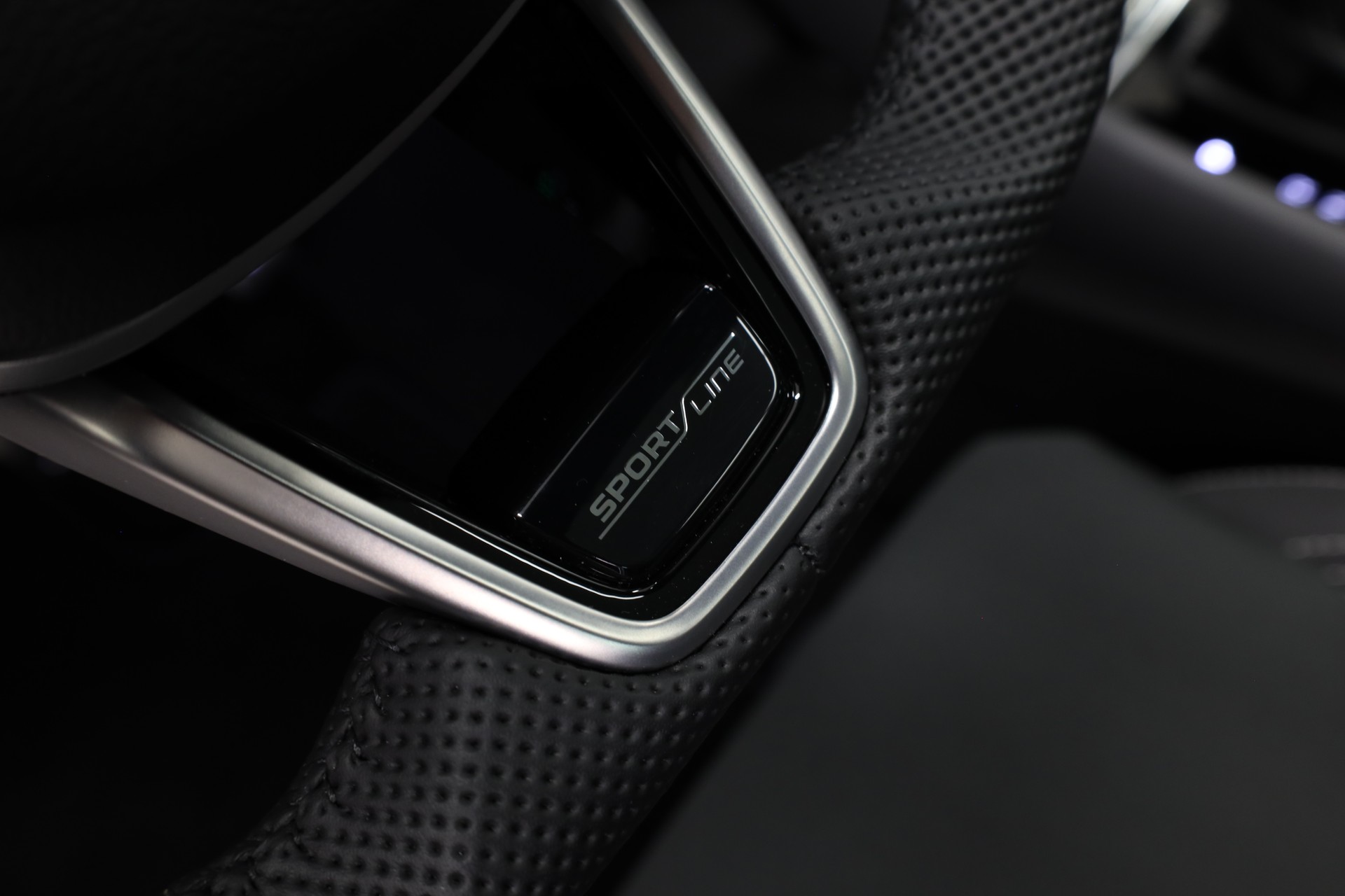 SKODA Karoq 2.0 TSI SportLine 4x4 DSG-image-17