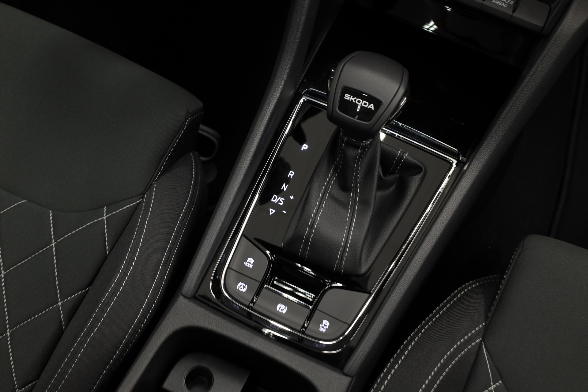 SKODA Karoq 2.0 TSI SportLine 4x4 DSG-image-21