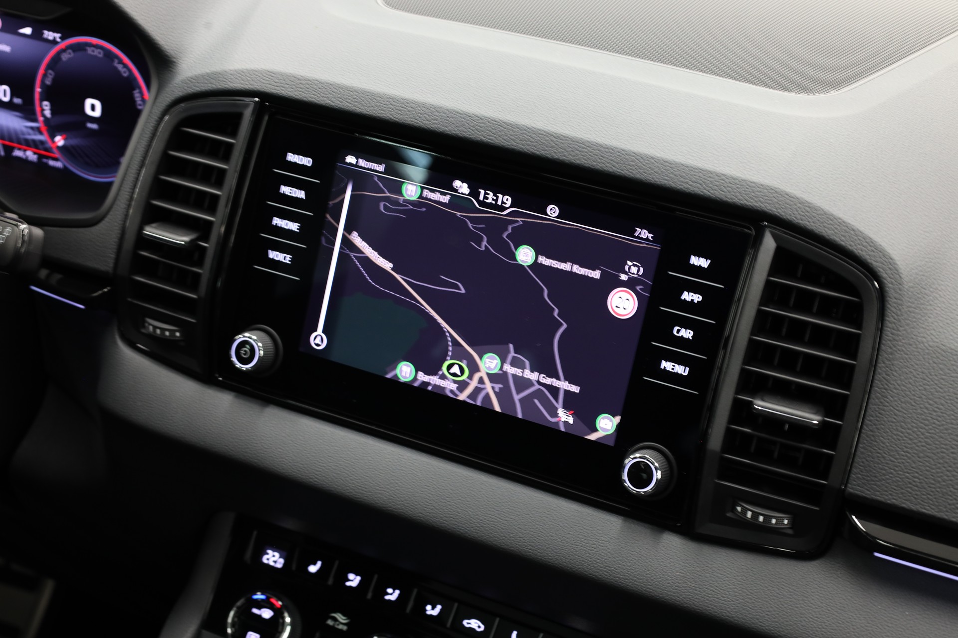 SKODA Karoq 2.0 TSI SportLine 4x4 DSG-image-18