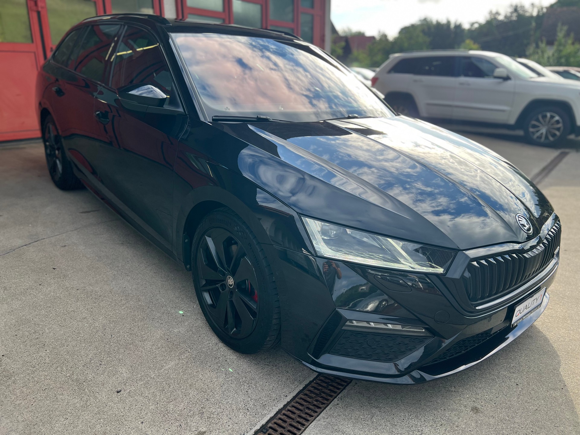 SKODA Octavia Combi 2.0 TDI DSG RS 4x4 // HUD // Pano // Standheizung // AHK // Massagesitz-image-8