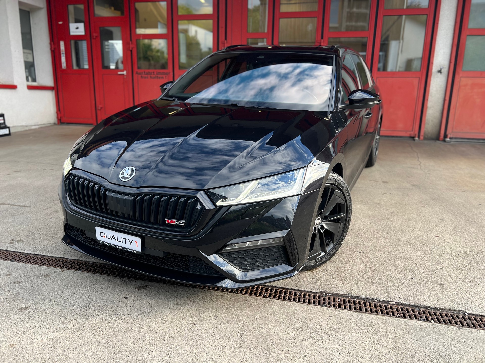 SKODA Octavia Combi 2.0 TDI DSG RS 4x4 // HUD // Pano // Standheizung // AHK // Massagesitz