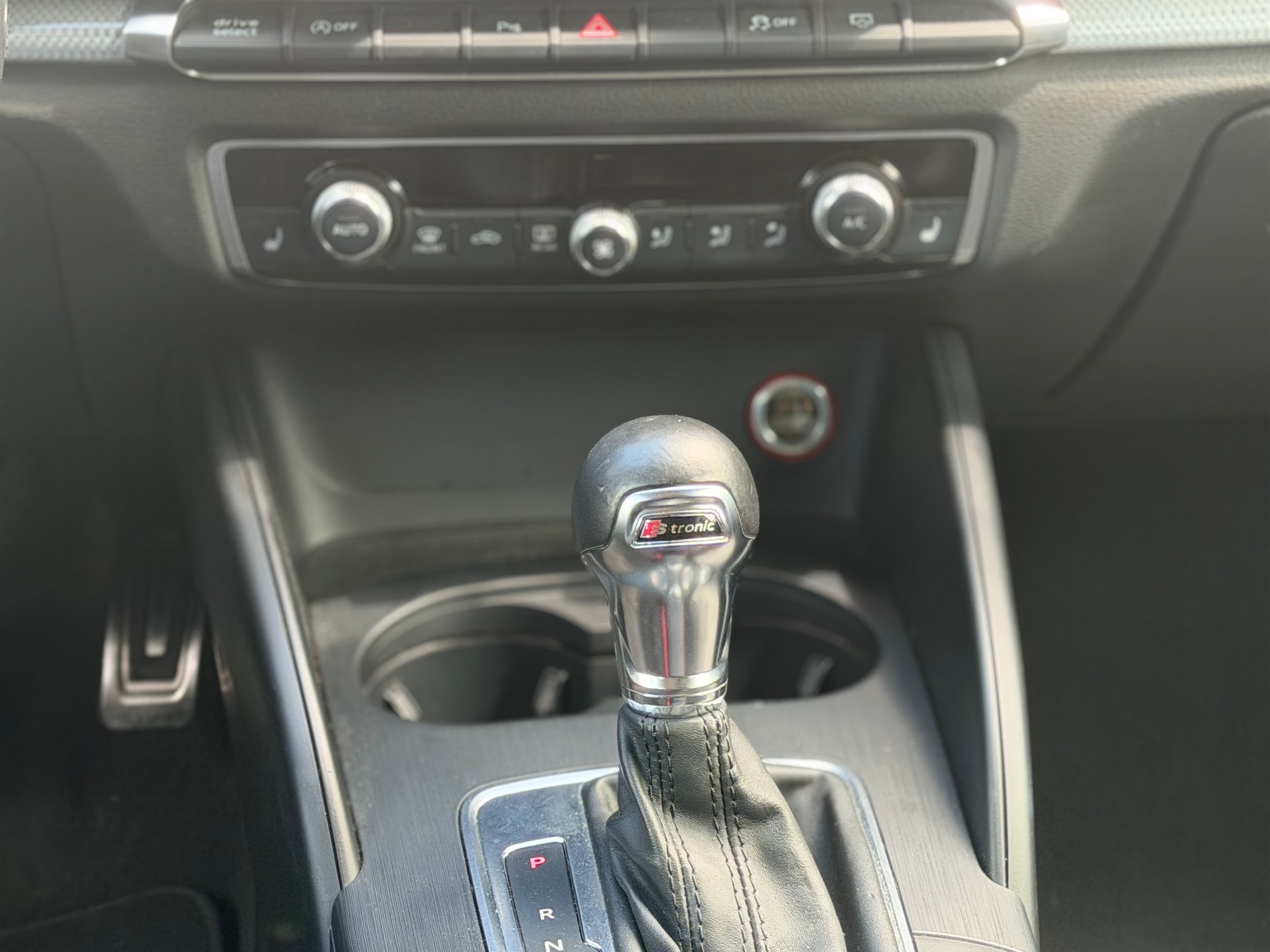 AUDI A3 Limousine 1.4 TFSI Ambition S-tronic-image-10