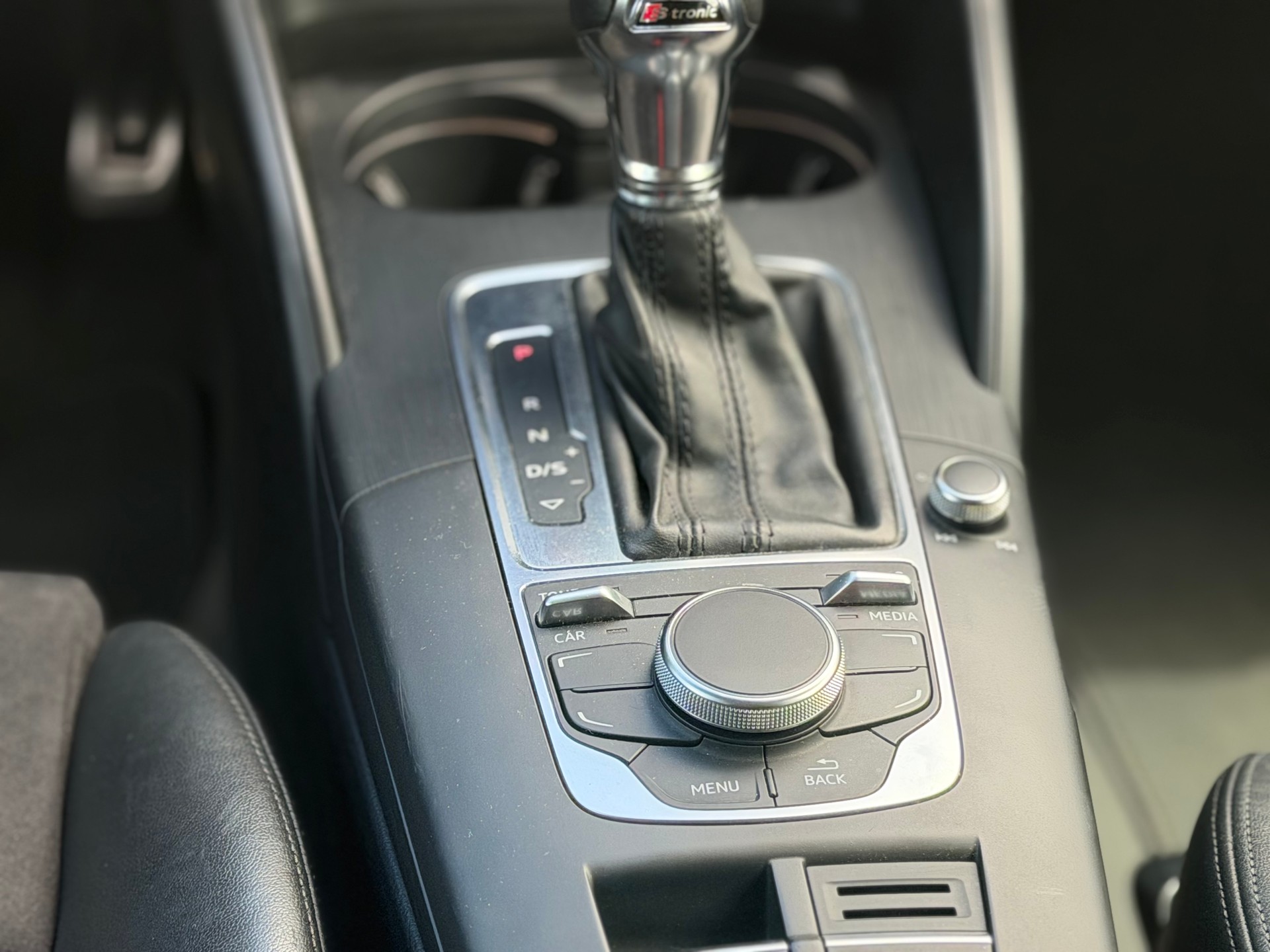 AUDI A3 Limousine 1.4 TFSI Ambition S-tronic-image-11
