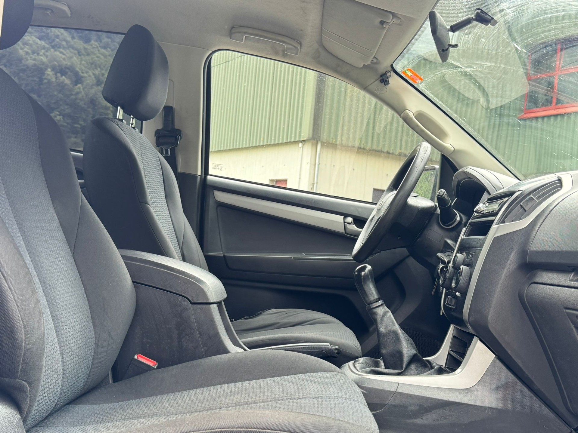 ISUZU D-MAX 2.5 Crew Cab Satellite 4x4-image-13