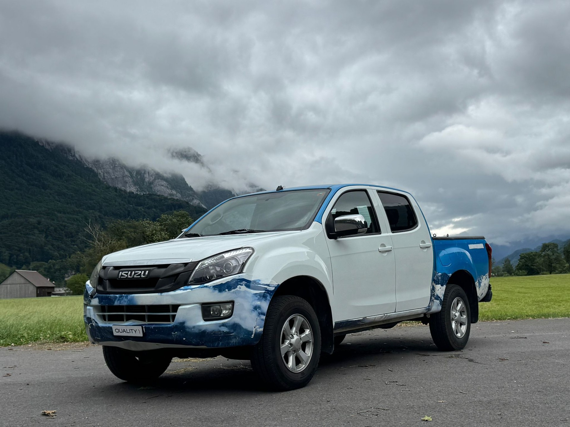 ISUZU D-MAX 2.5 Crew Cab Satellite 4x4-showroom-element-1