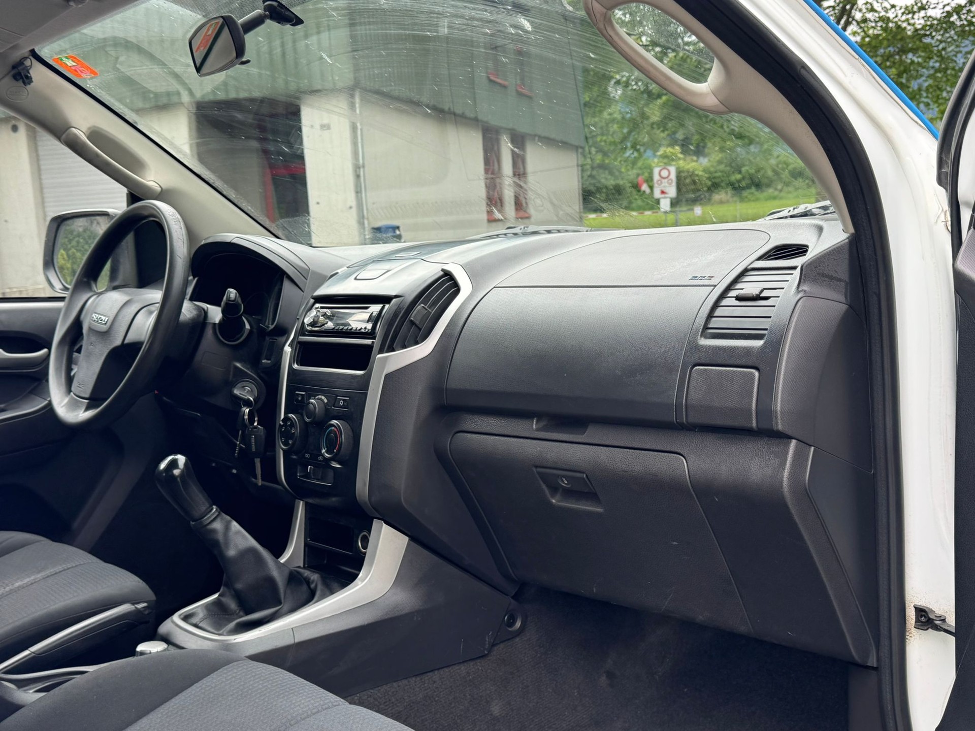 ISUZU D-MAX 2.5 Crew Cab Satellite 4x4-image-12