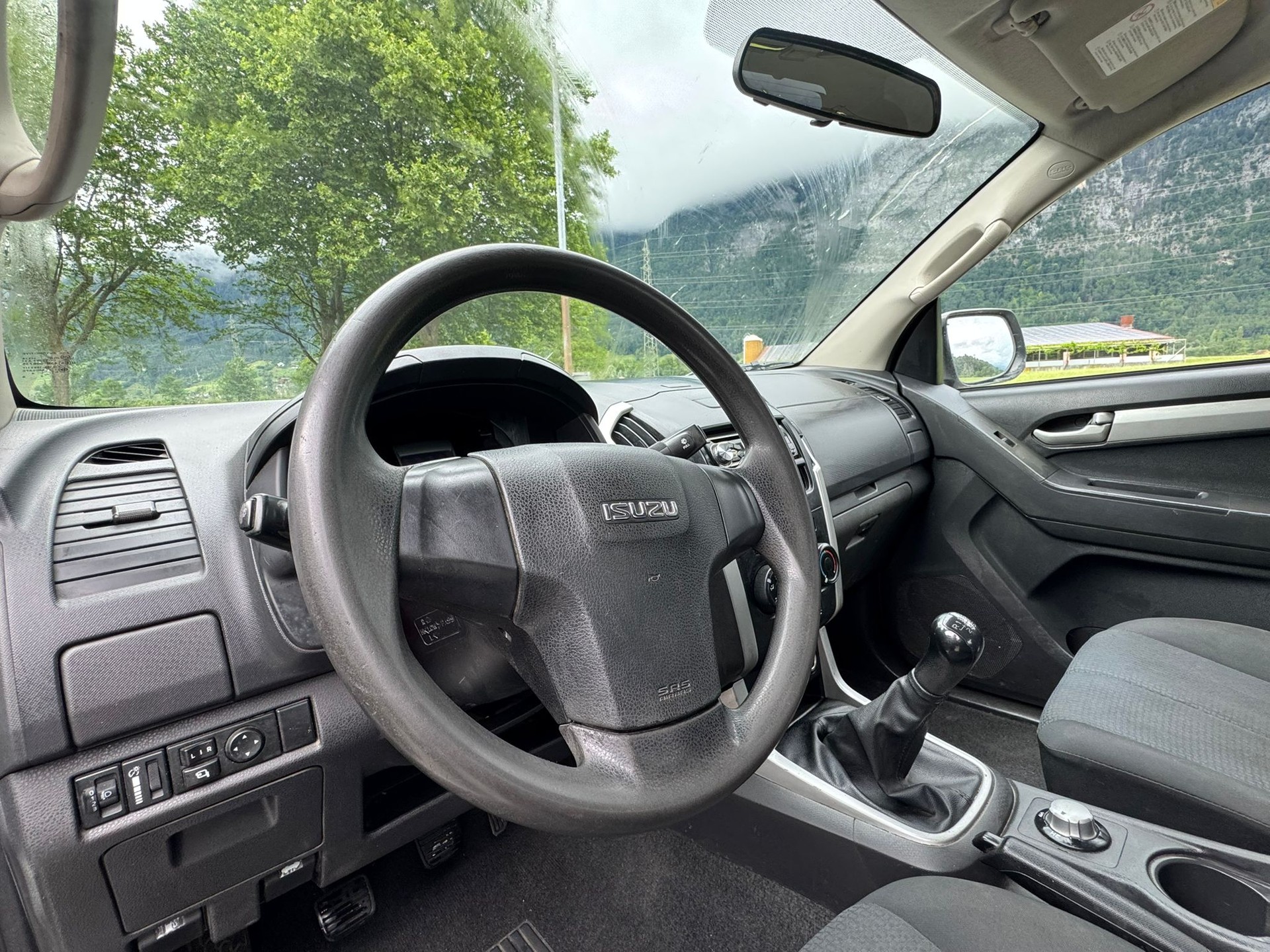 ISUZU D-MAX 2.5 Crew Cab Satellite 4x4-image-15