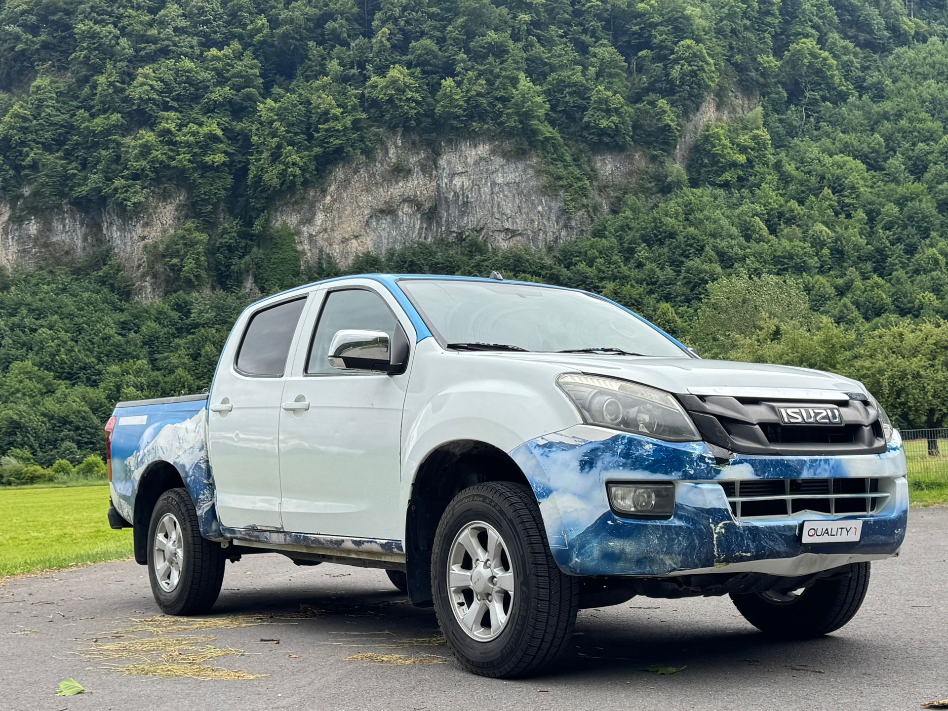 ISUZU D-MAX 2.5 Crew Cab Satellite 4x4-showroom-element-2