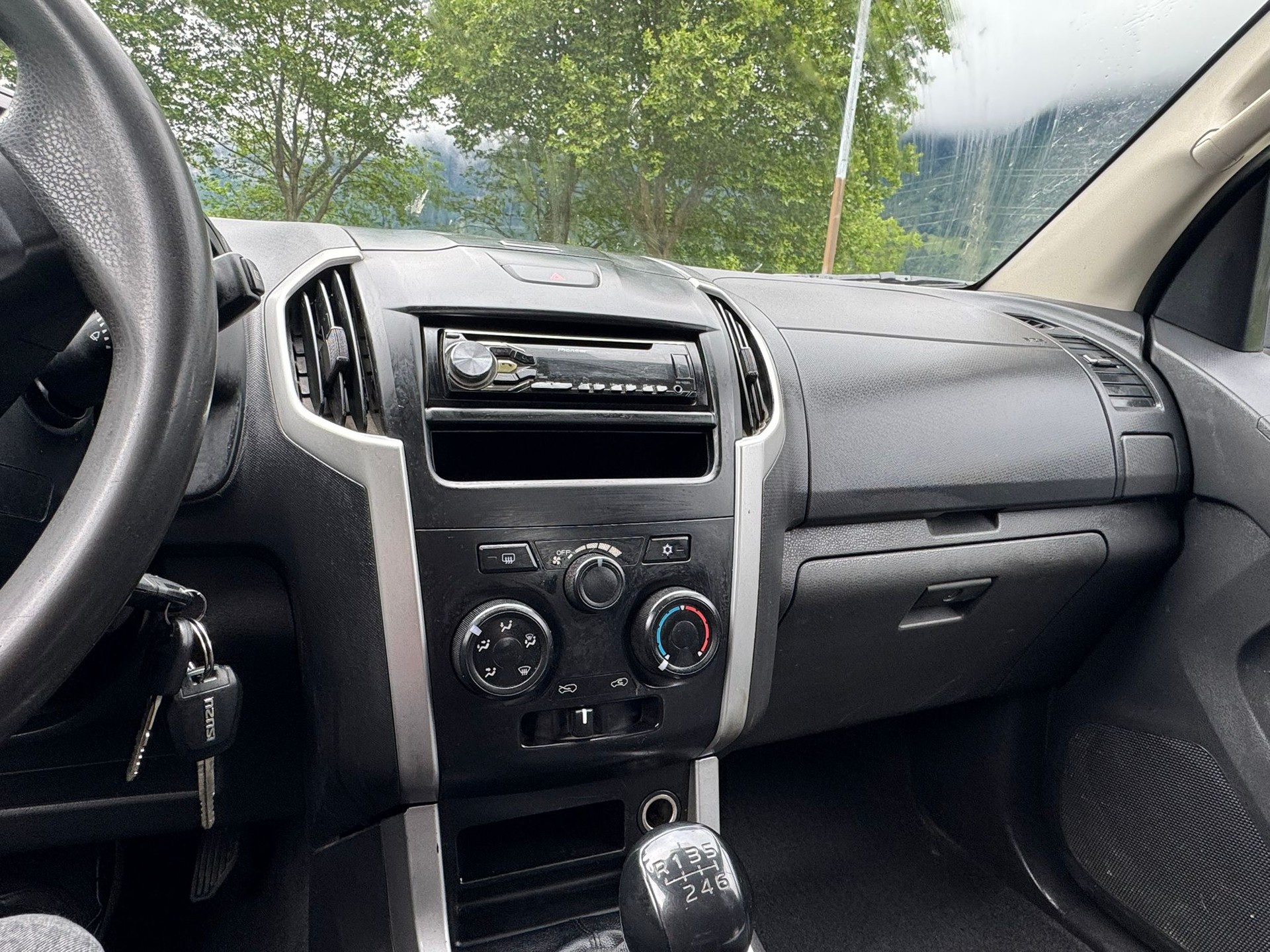 ISUZU D-MAX 2.5 Crew Cab Satellite 4x4-image-17