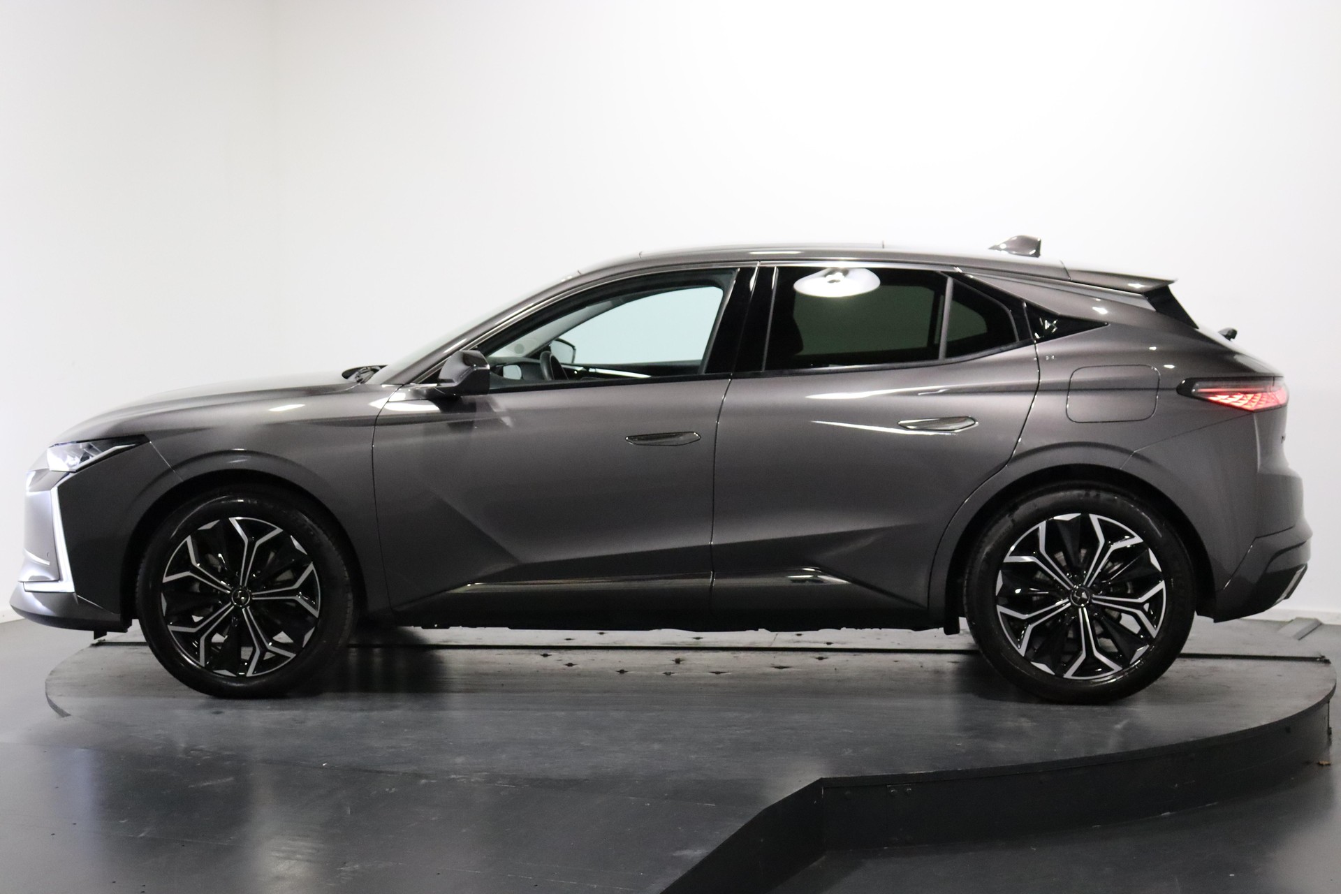 DS AUTOMOBILES 4 1.6 E-Tense Rivoli-showroom-element-1