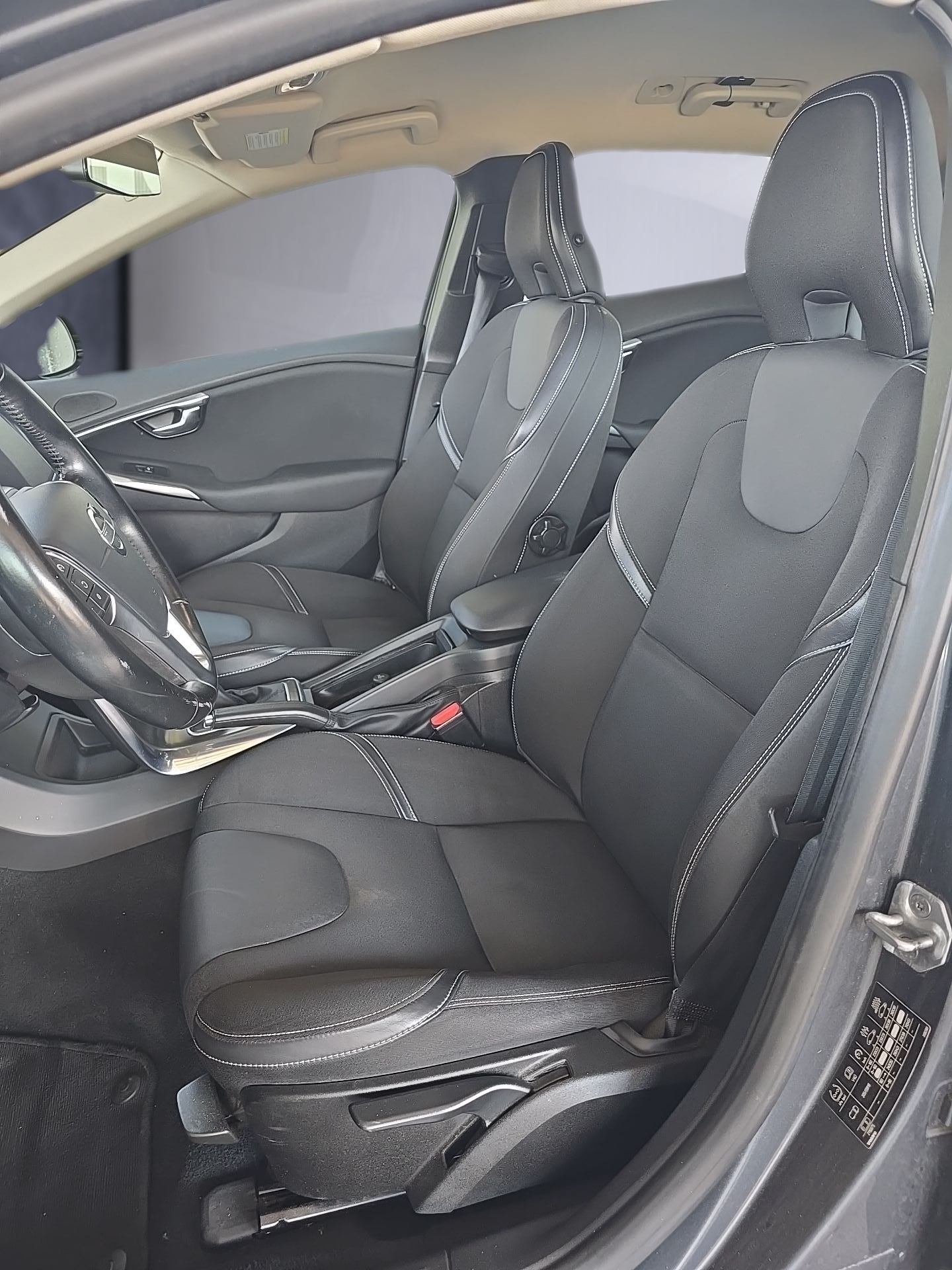 VOLVO V40 D3 Geartronic-image-16